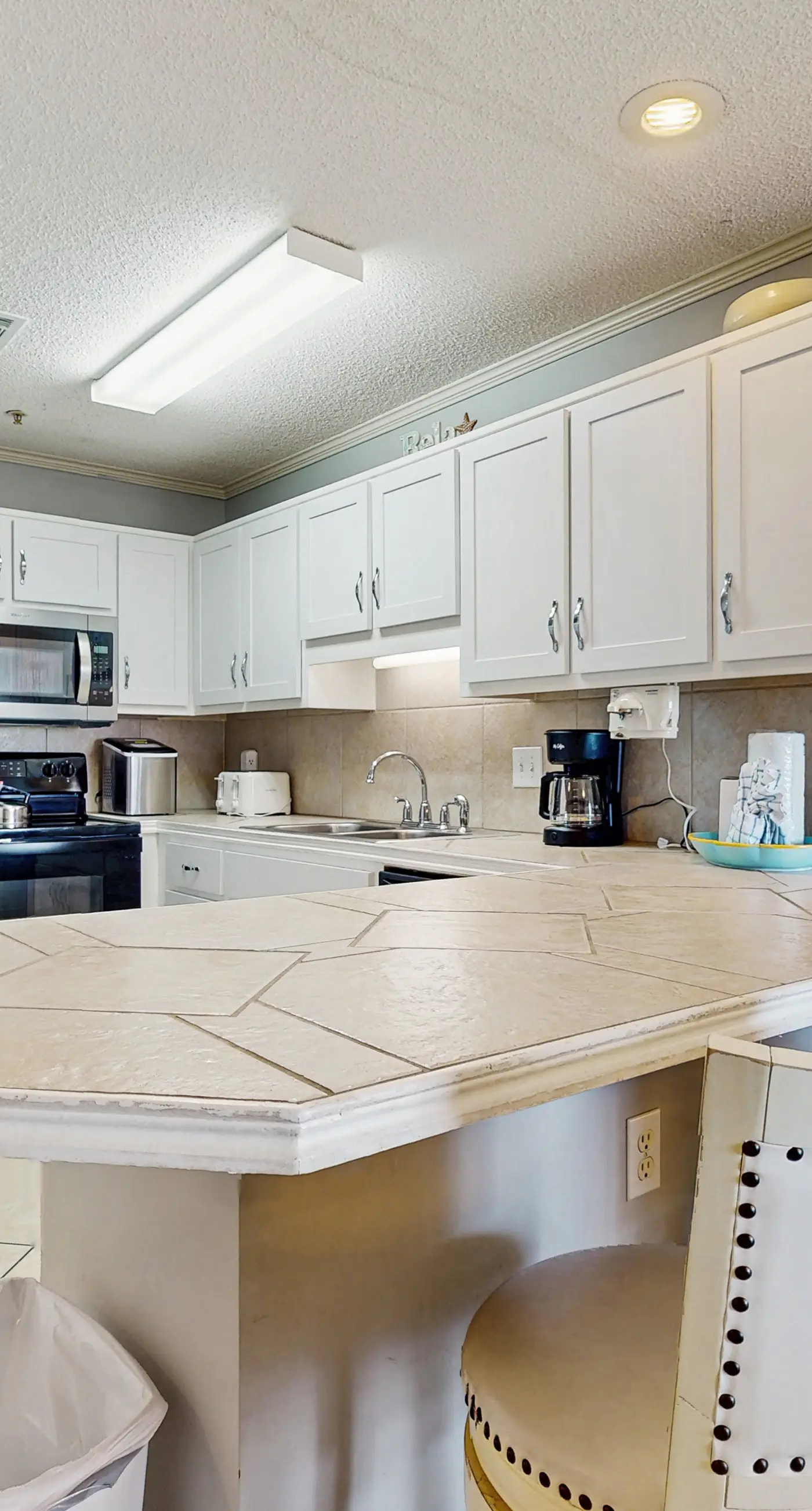 Family-Friendly Condo with Shared Pool, WiFi, Private Washer/Dryer, & Central AC