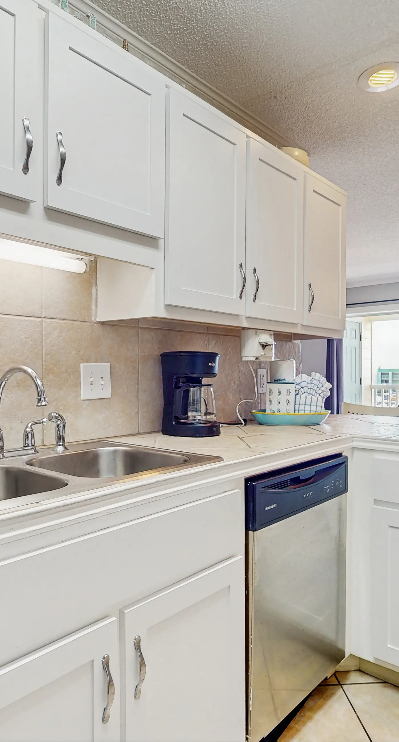Family-Friendly Condo with Shared Pool, WiFi, Private Washer/Dryer, & Central AC