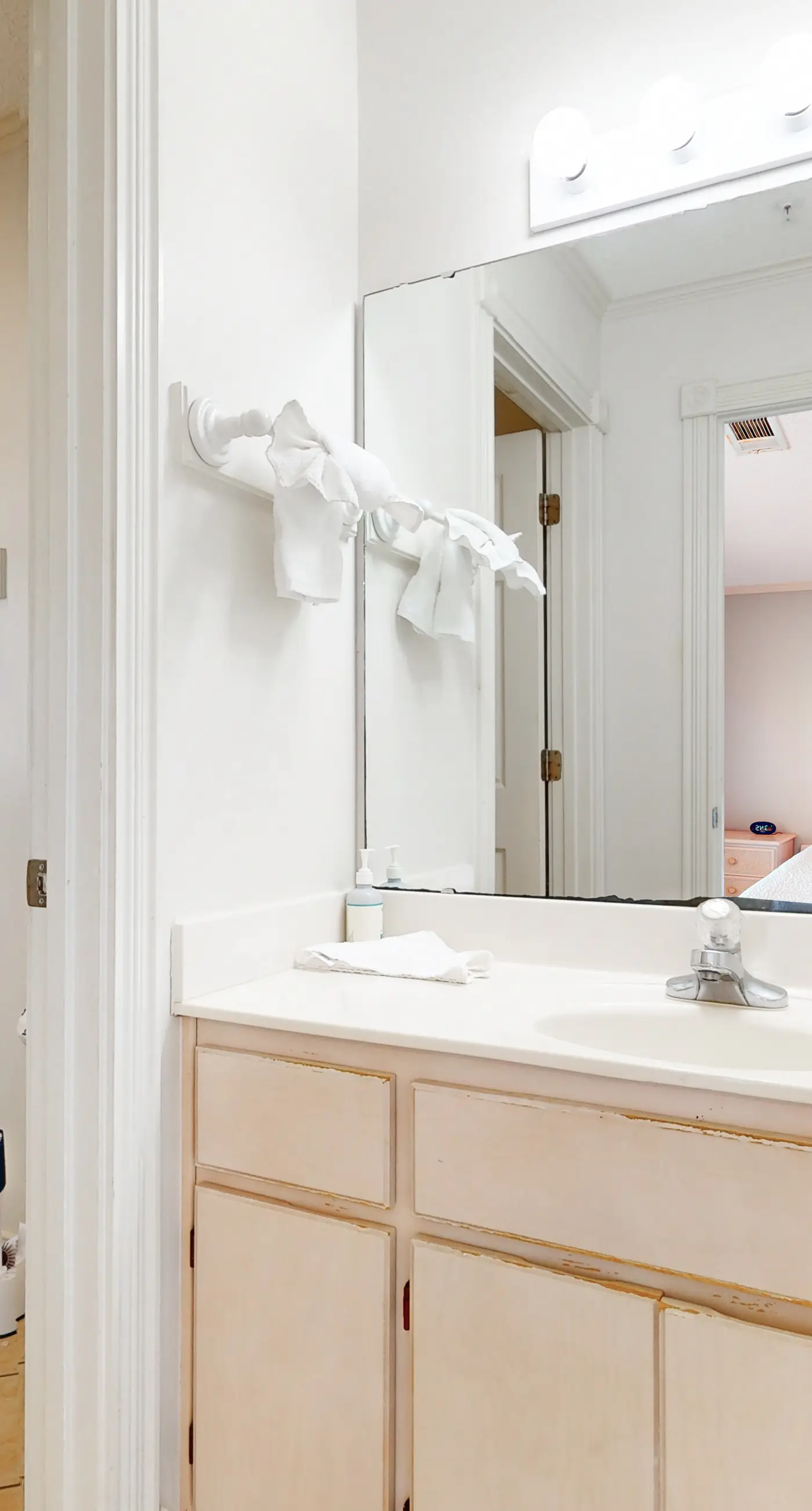 Family-Friendly Condo with Shared Pool, WiFi, Private Washer/Dryer, & Central AC