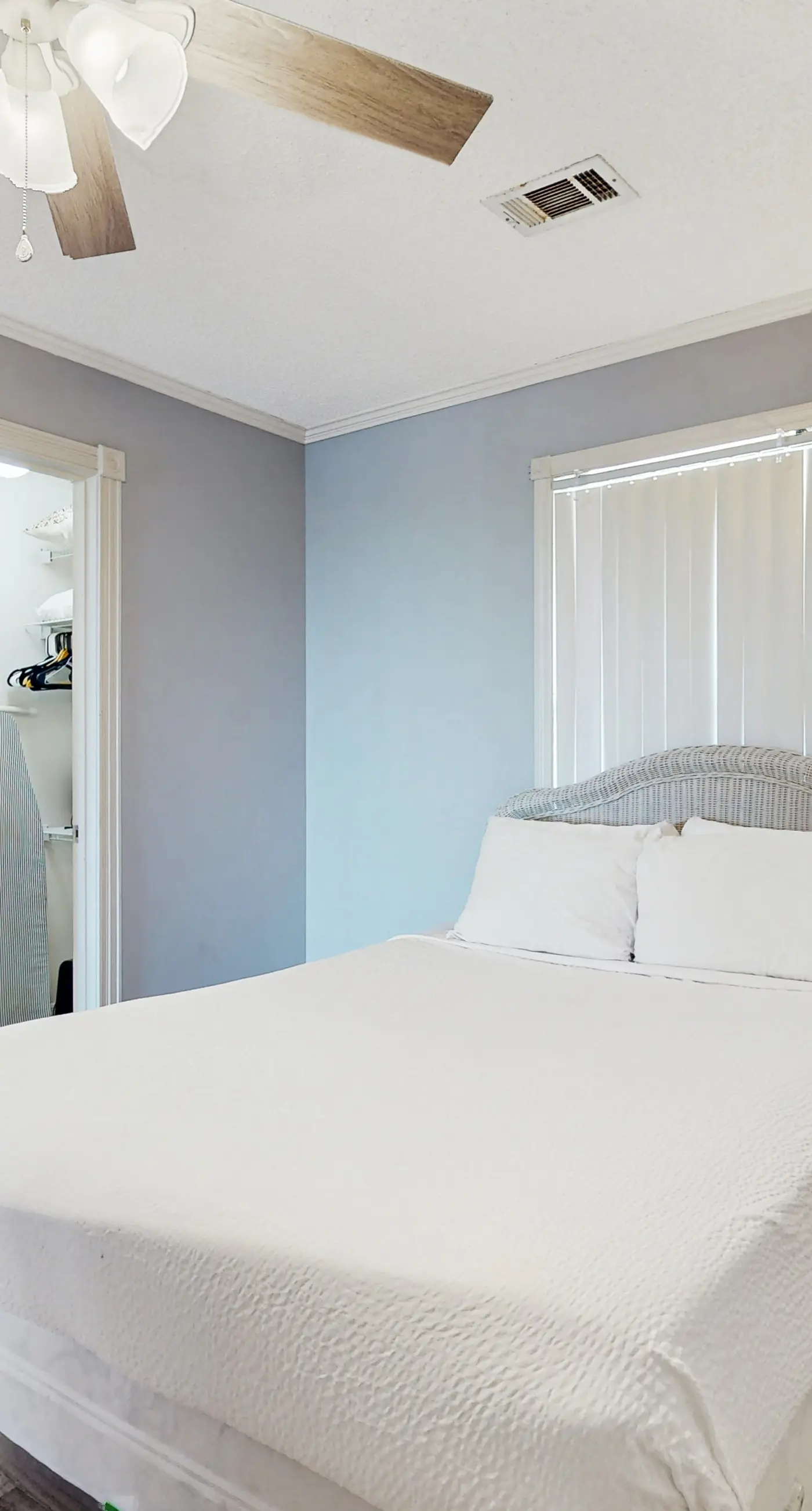 Family-Friendly Condo with Shared Pool, WiFi, Private Washer/Dryer, & Central AC