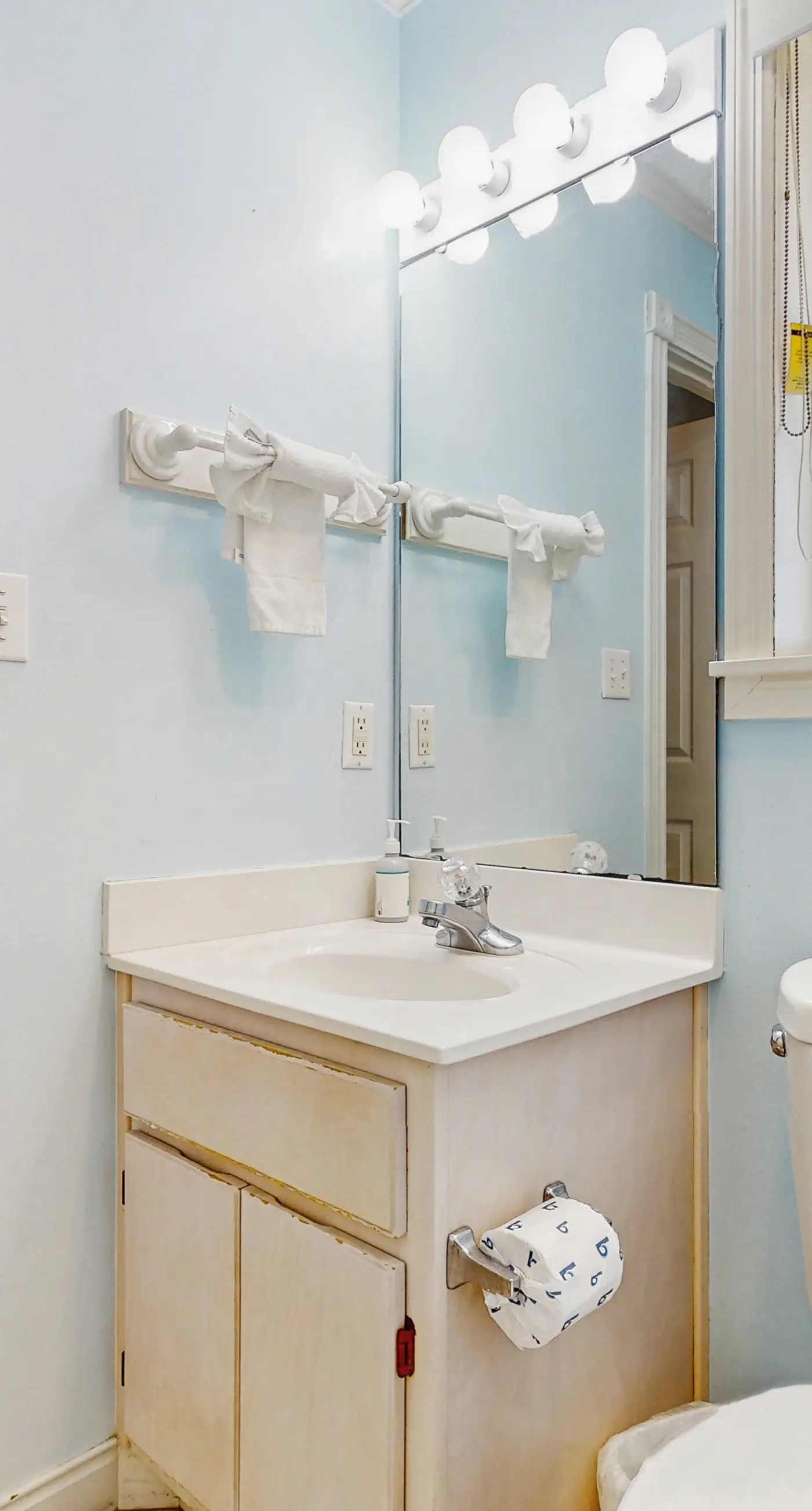 Family-Friendly Condo with Shared Pool, WiFi, Private Washer/Dryer, & Central AC