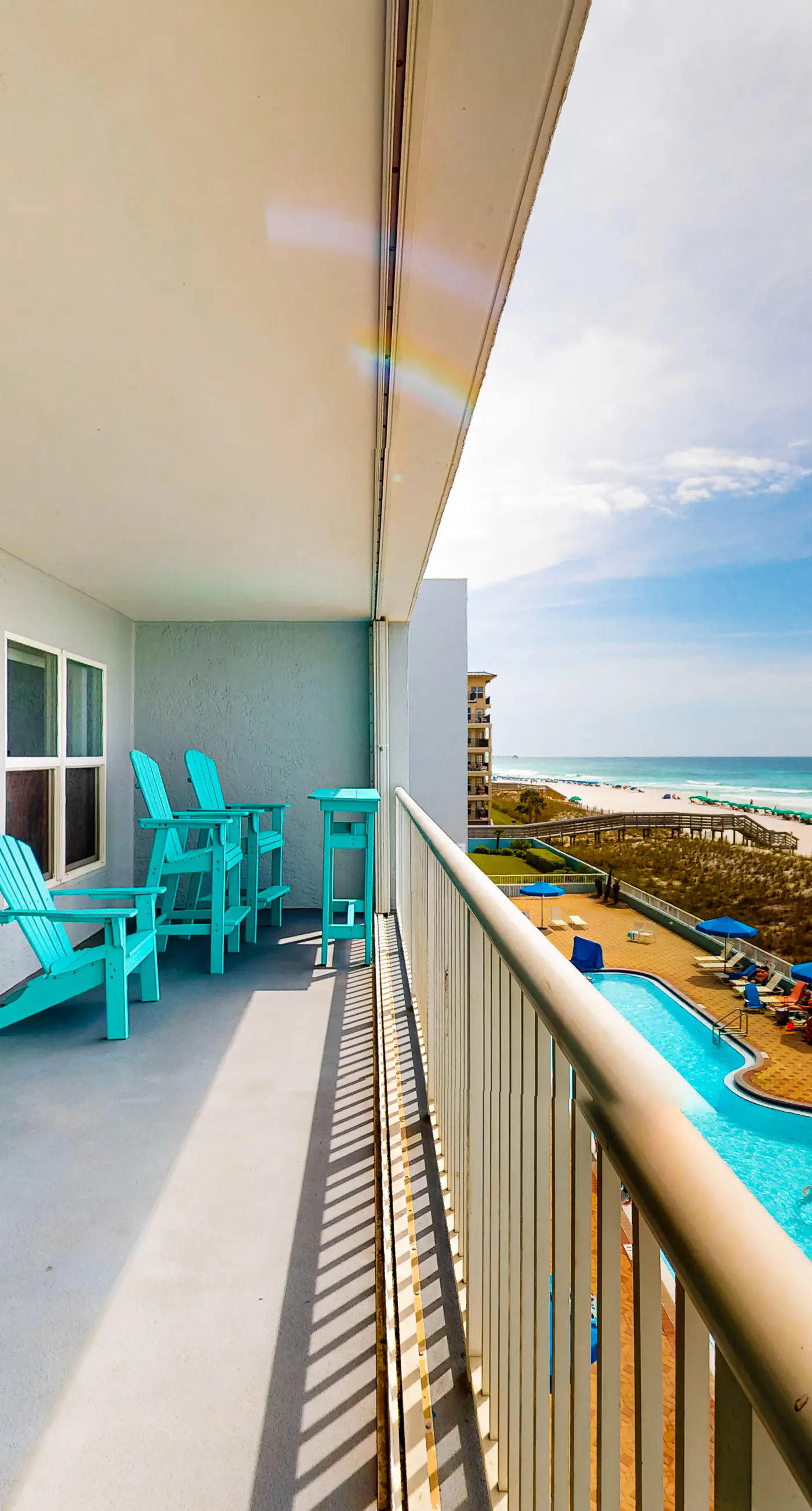 Islander E 4009 - Gulf front condo with free WiFi, washer&dryer, shared pool, & beach access