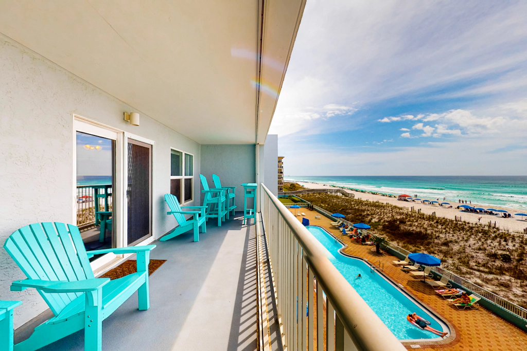 Islander E 4009 - Gulf front condo with free WiFi, washer&dryer, shared pool, & beach access