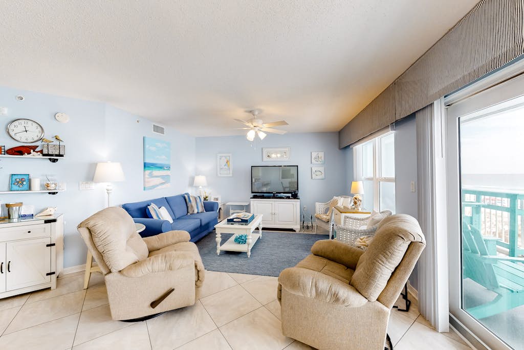 Islander E 4009 - Gulf front condo with free WiFi, washer&dryer, shared pool, & beach access