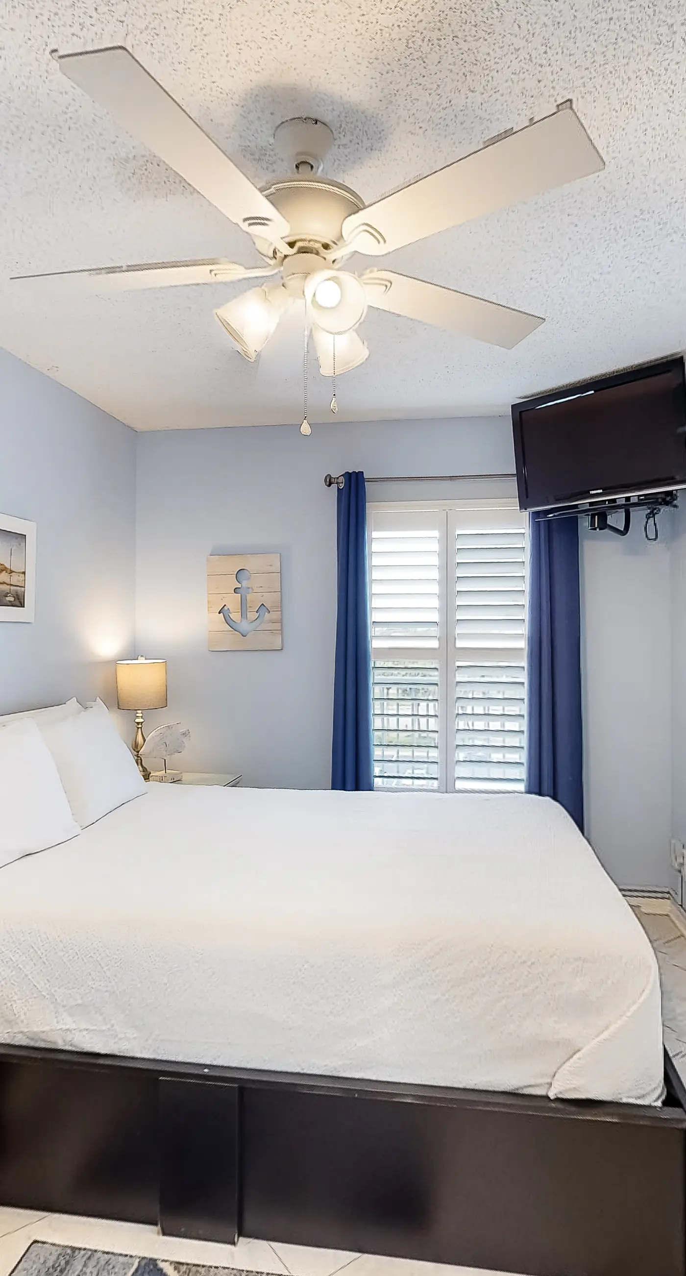 Islander E 4009 - Gulf front condo with free WiFi, washer&dryer, shared pool, & beach access