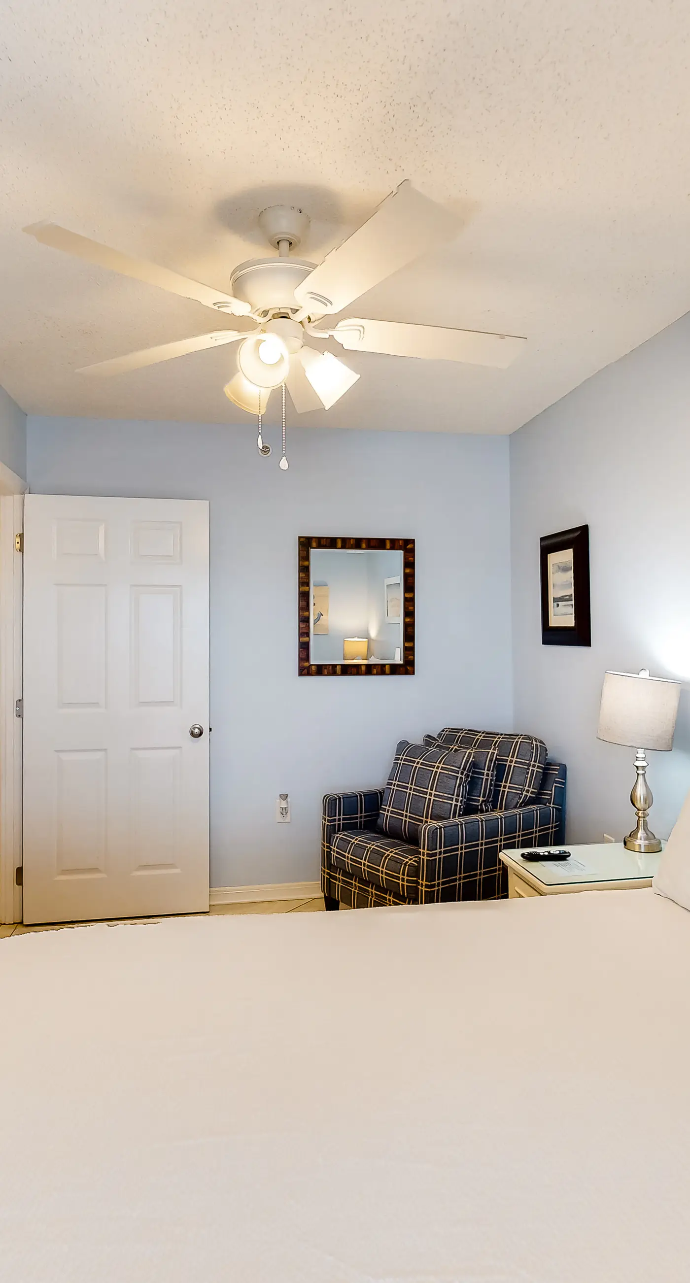 Islander E 4009 - Gulf front condo with free WiFi, washer&dryer, shared pool, & beach access