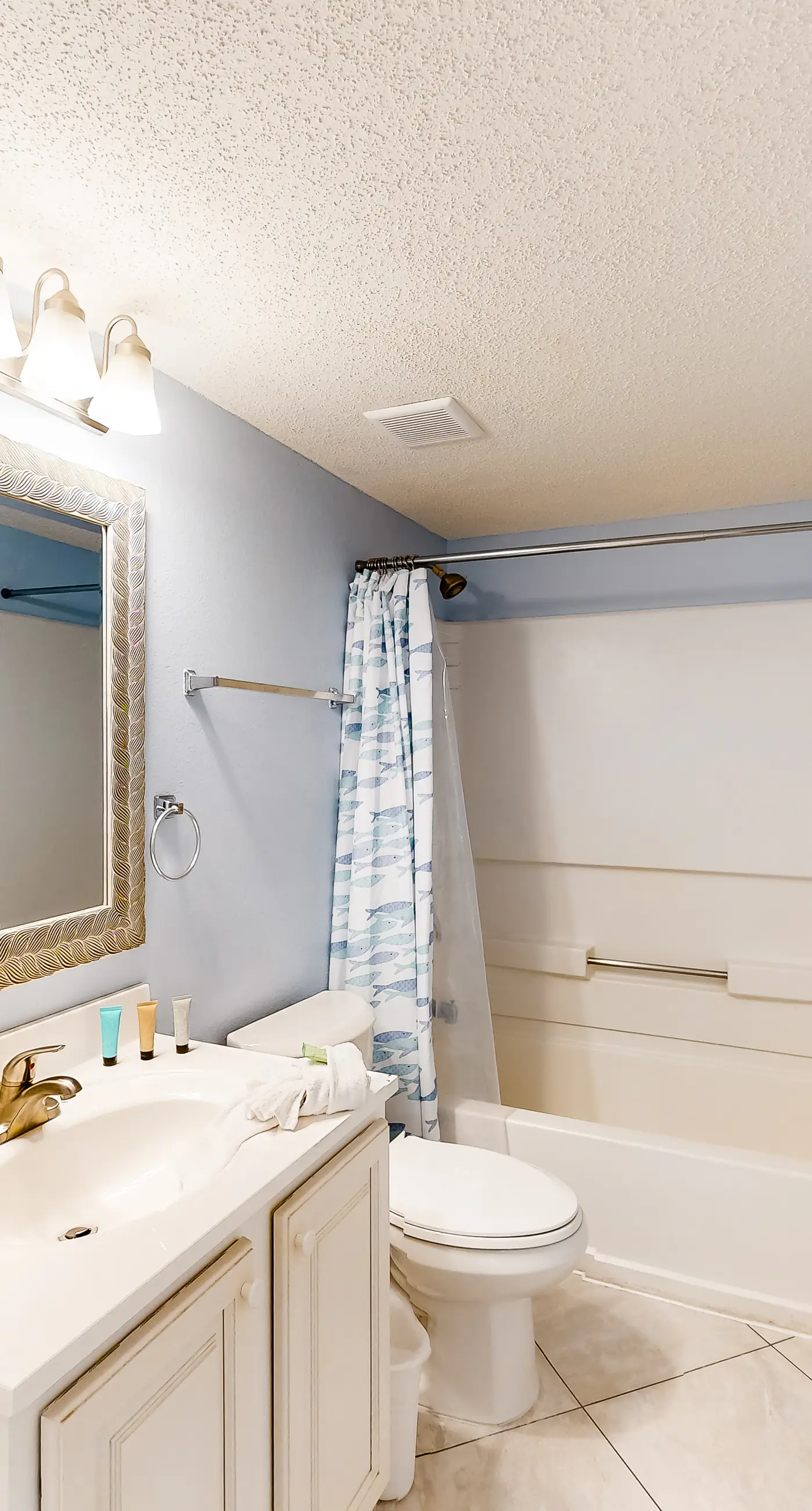 Islander E 4009 - Gulf front condo with free WiFi, washer&dryer, shared pool, & beach access