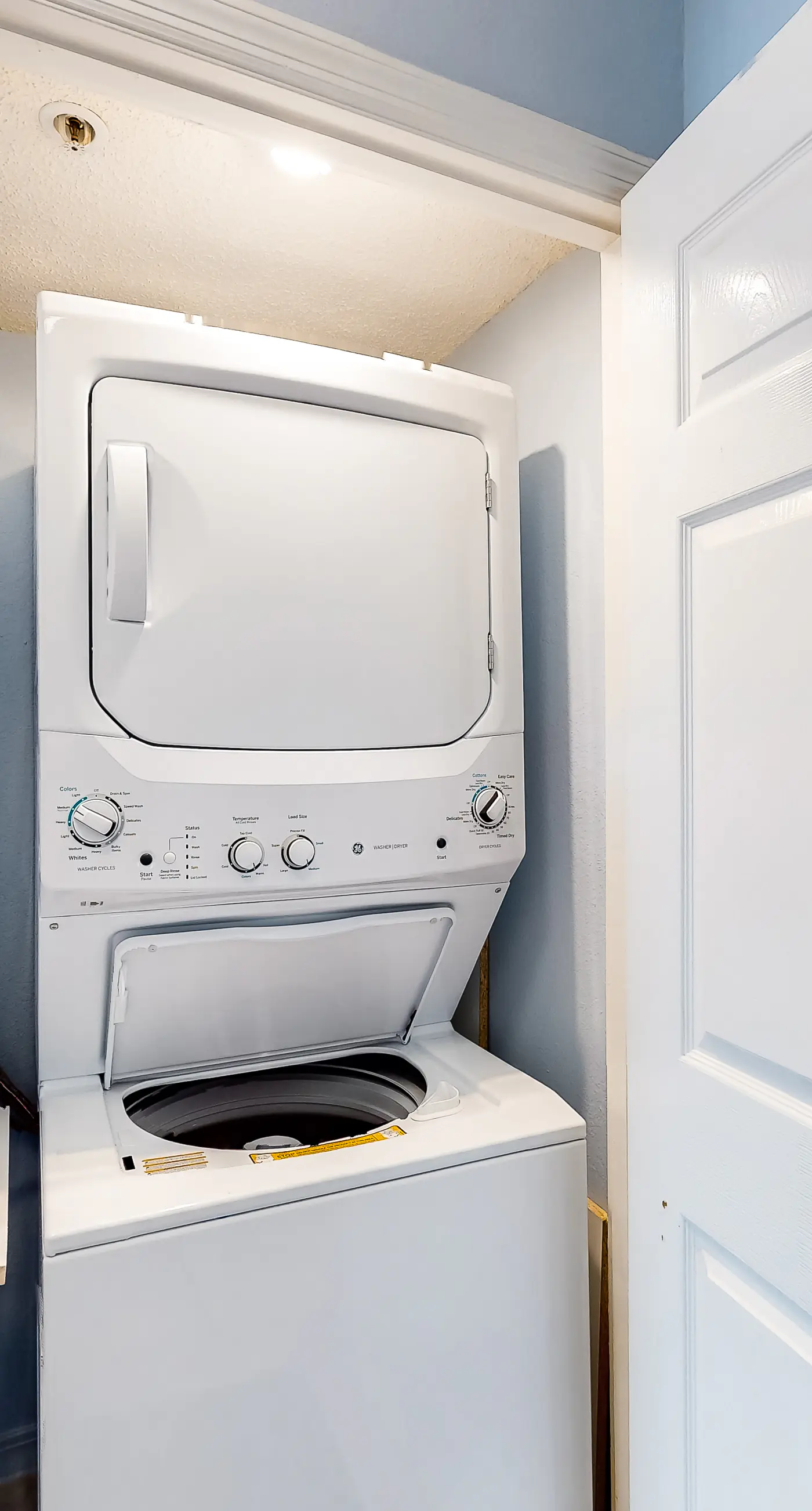 Islander E 4009 - Gulf front condo with free WiFi, washer&dryer, shared pool, & beach access