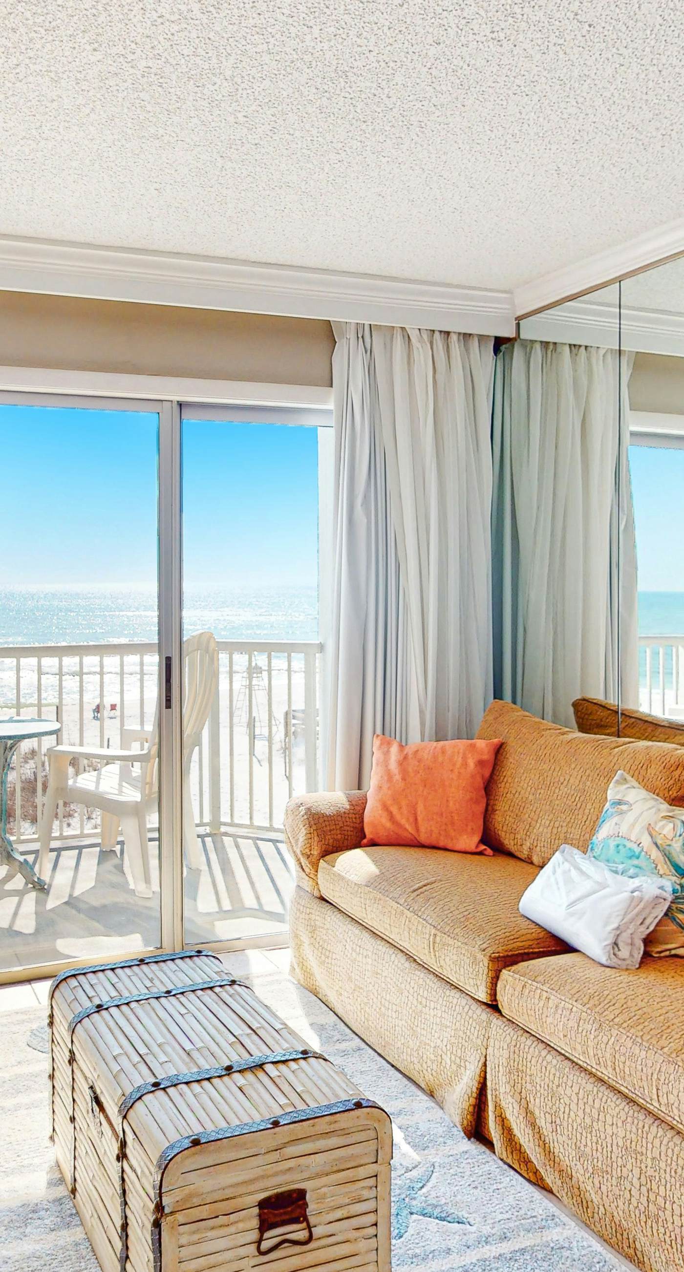 Islander W 304 - Attractive & Convenient Oceanfront Studio w/Shared Pool/Gym/Free WiFi/AC/Balcony