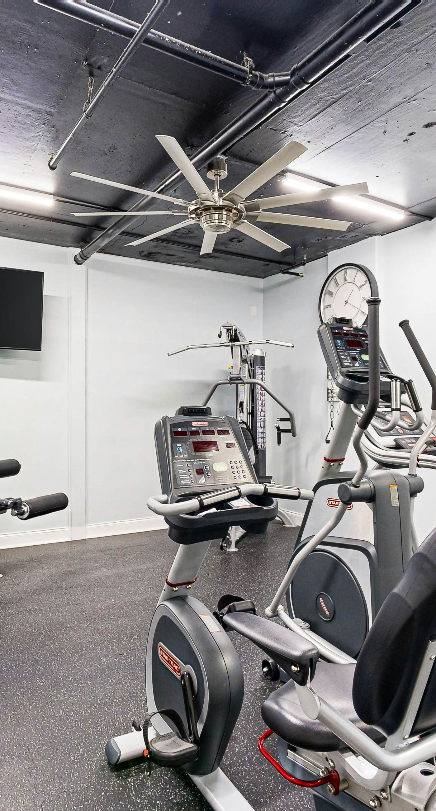 Islander W 304 - Attractive & Convenient Oceanfront Studio w/Shared Pool/Gym/Free WiFi/AC/Balcony