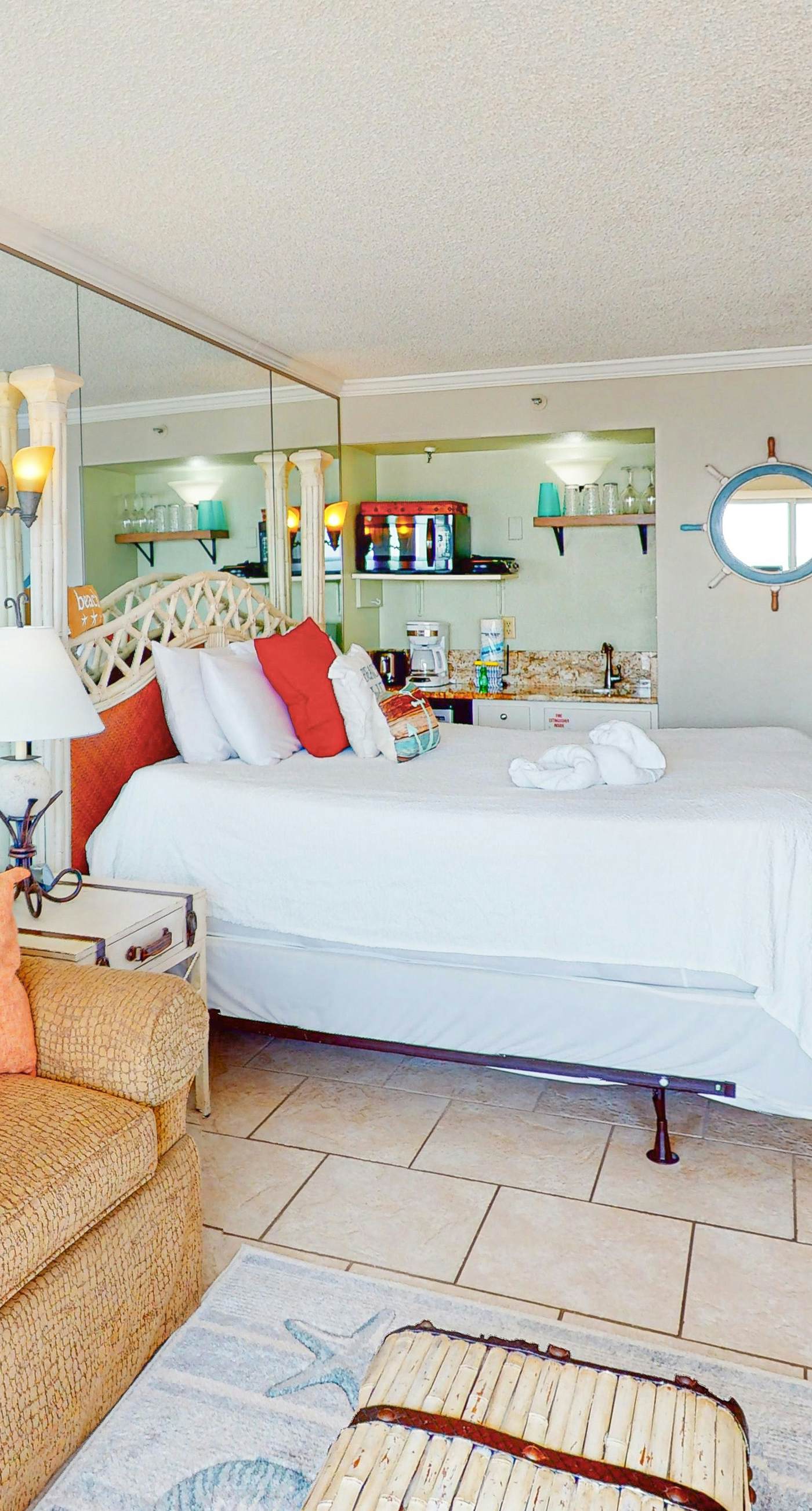 Islander W 304 - Attractive & Convenient Oceanfront Studio w/Shared Pool/Gym/Free WiFi/AC/Balcony