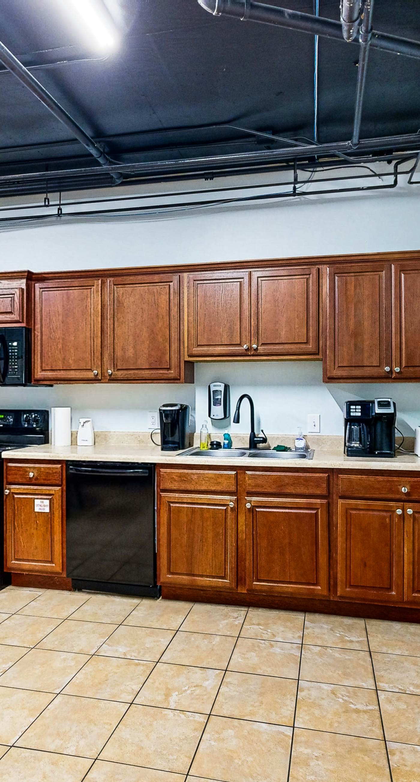 Islander W 304 - Attractive & Convenient Oceanfront Studio w/Shared Pool/Gym/Free WiFi/AC/Balcony