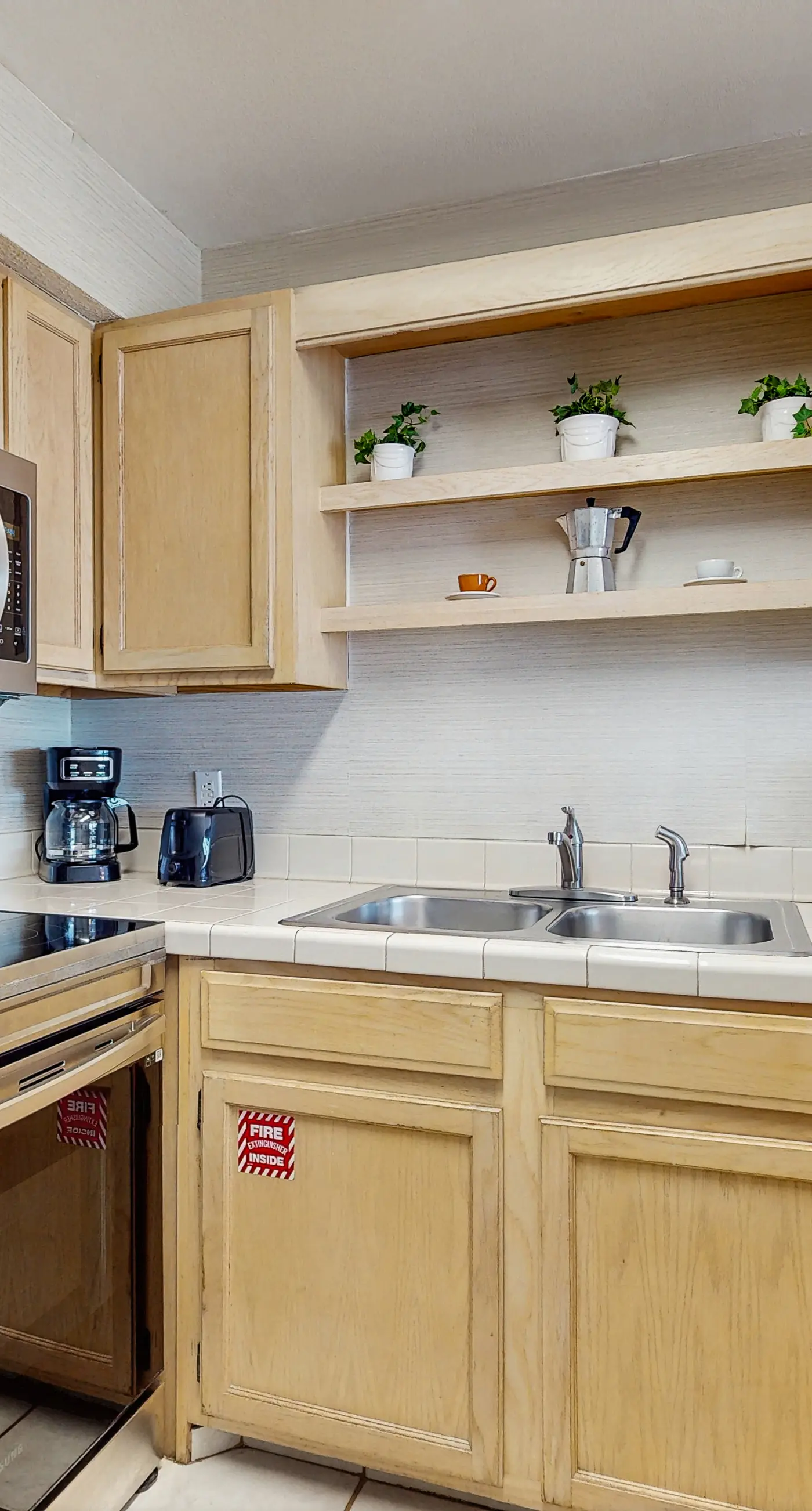 2nd Floor Gulf Front Condo, Complimentary Beach Equipment, Nearby Shops & Dining