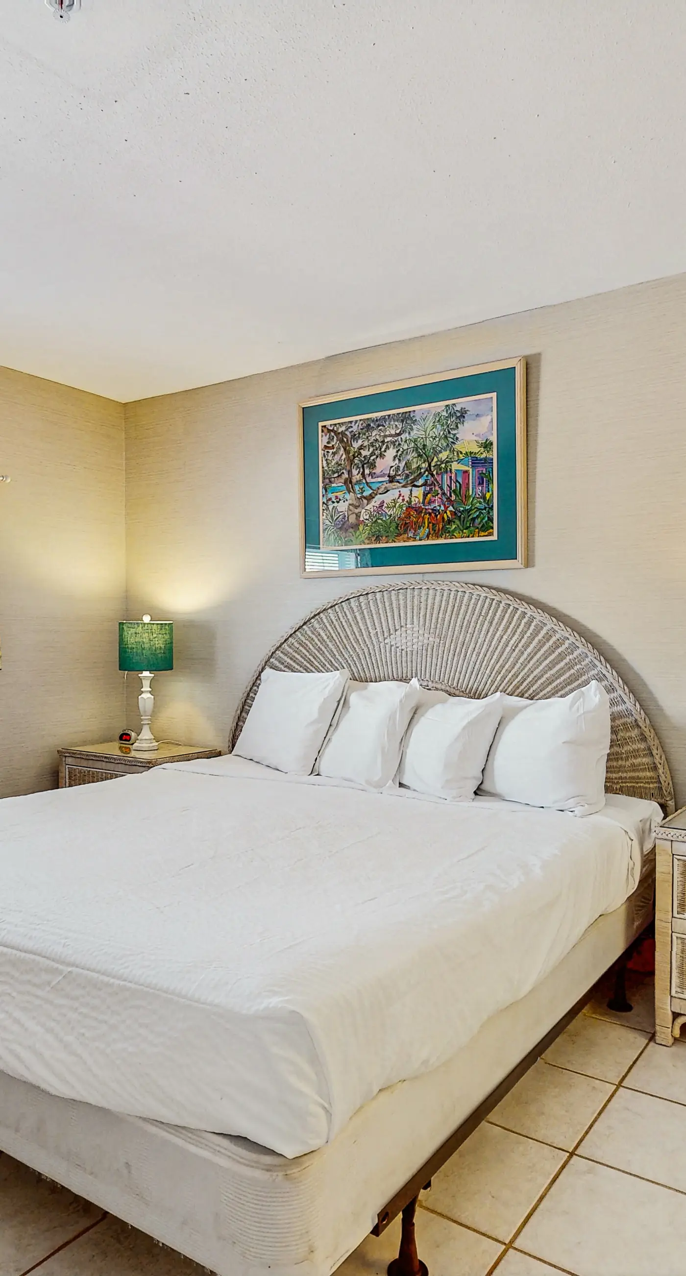 2nd Floor Gulf Front Condo, Complimentary Beach Equipment, Nearby Shops & Dining