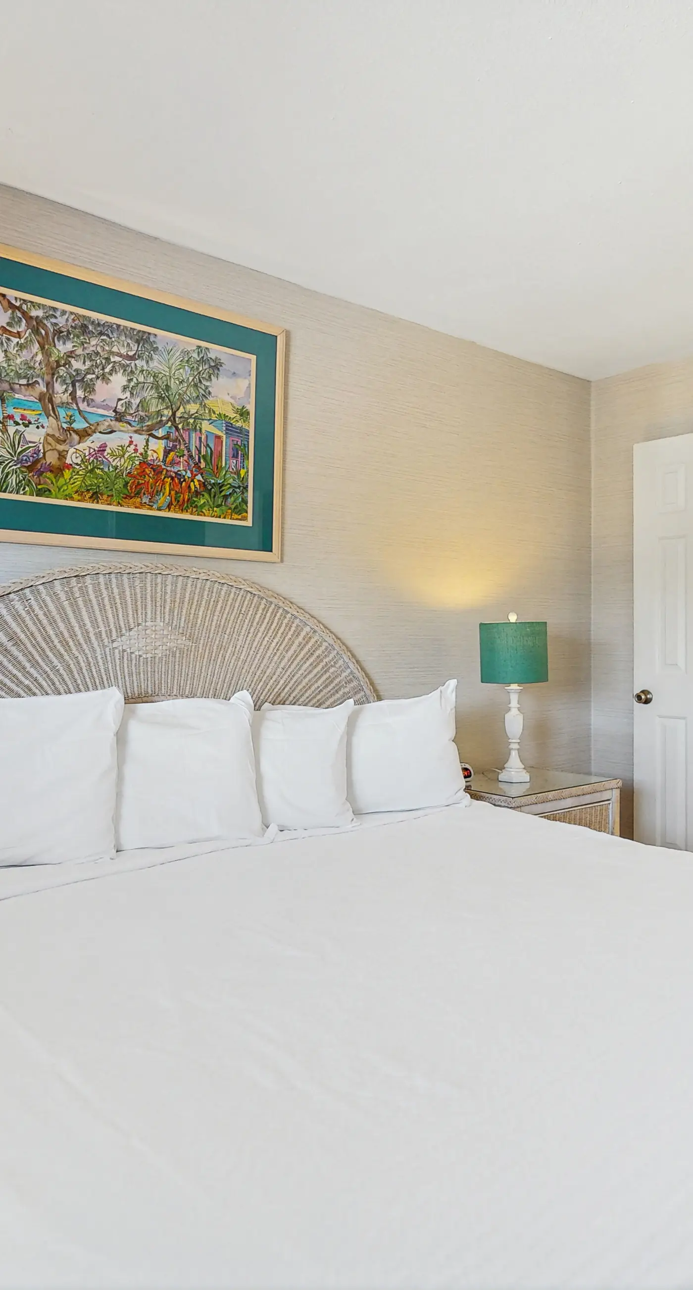 2nd Floor Gulf Front Condo, Complimentary Beach Equipment, Nearby Shops & Dining