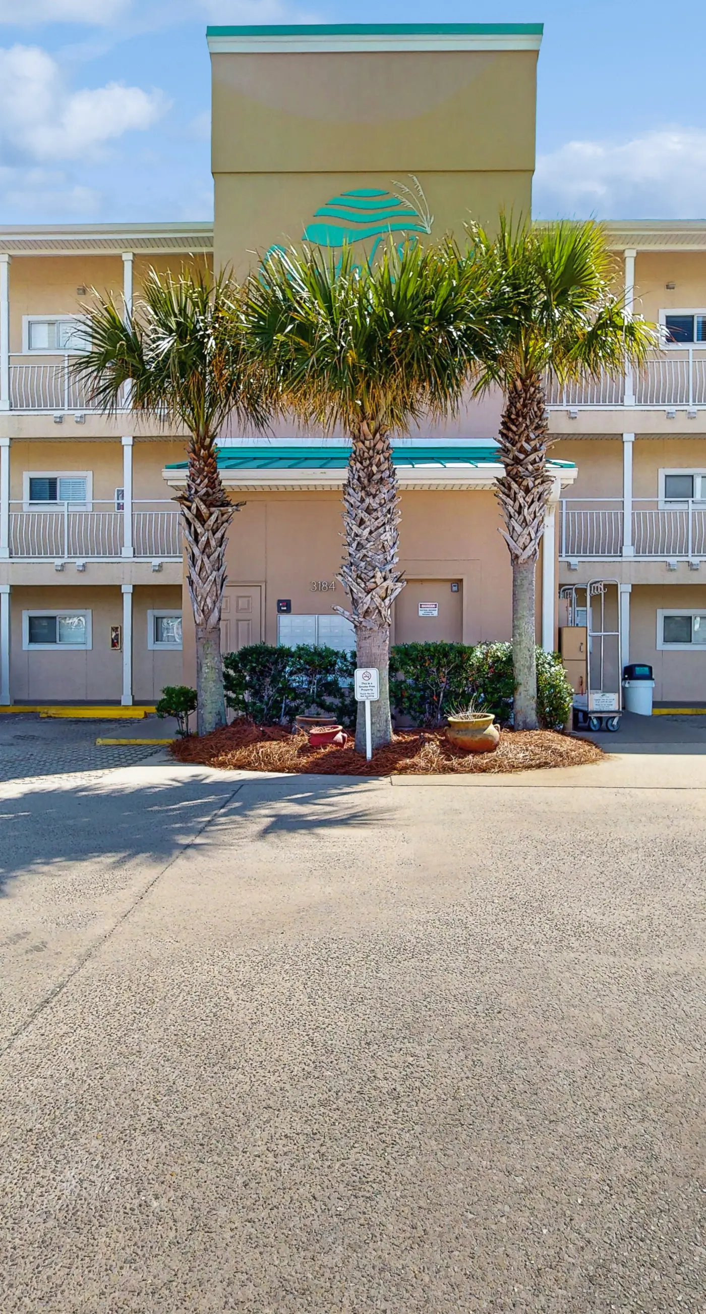 2nd Floor Gulf Front Condo, Complimentary Beach Equipment, Nearby Shops & Dining