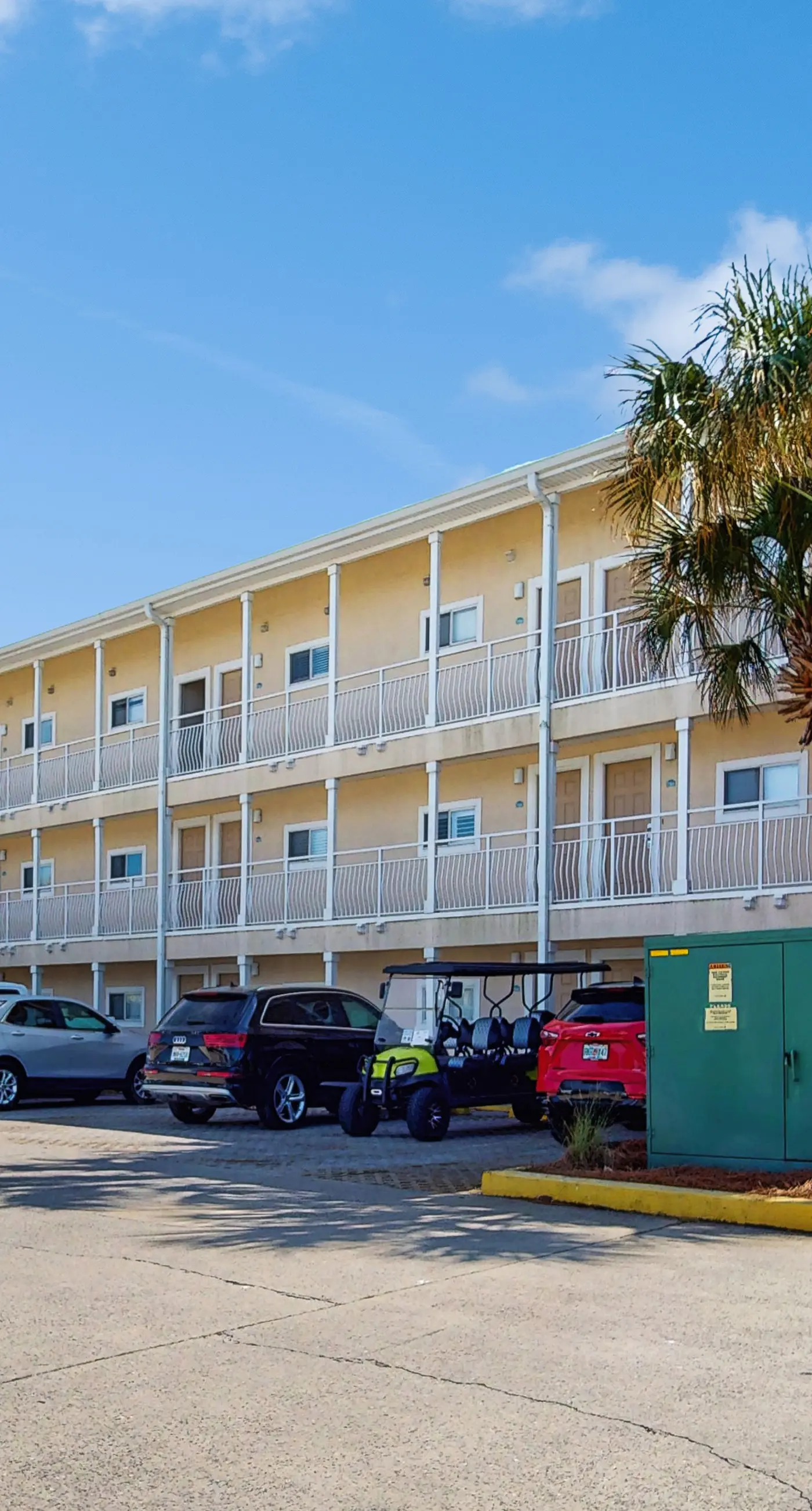 2nd Floor Gulf Front Condo, Complimentary Beach Equipment, Nearby Shops & Dining