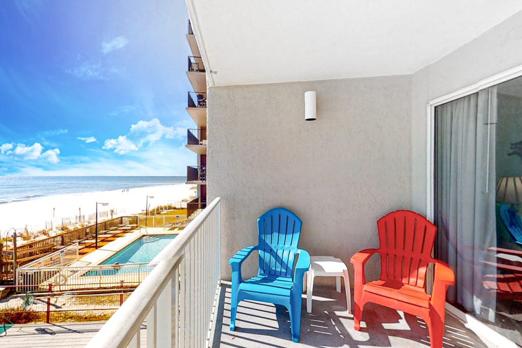 Beachfront Condo w/ Gulf View, Balcony, WiFi & Shared Outdoor Pool/Gym
