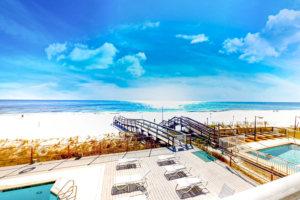 Beachfront Condo w/ Gulf View, Balcony, WiFi & Shared Outdoor Pool/Gym