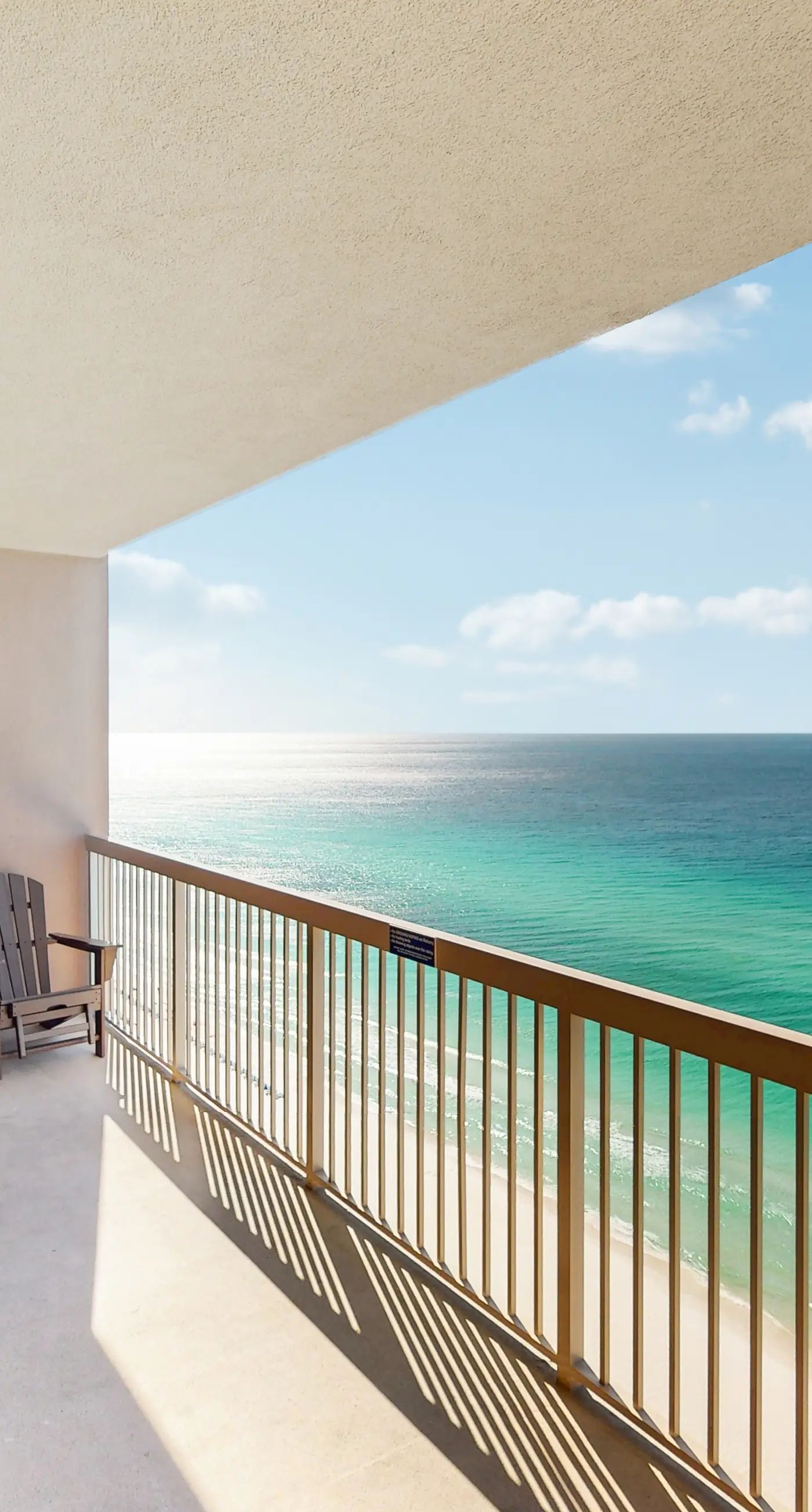 Gulf-view condo with beach service, pools, hot tubs & gym