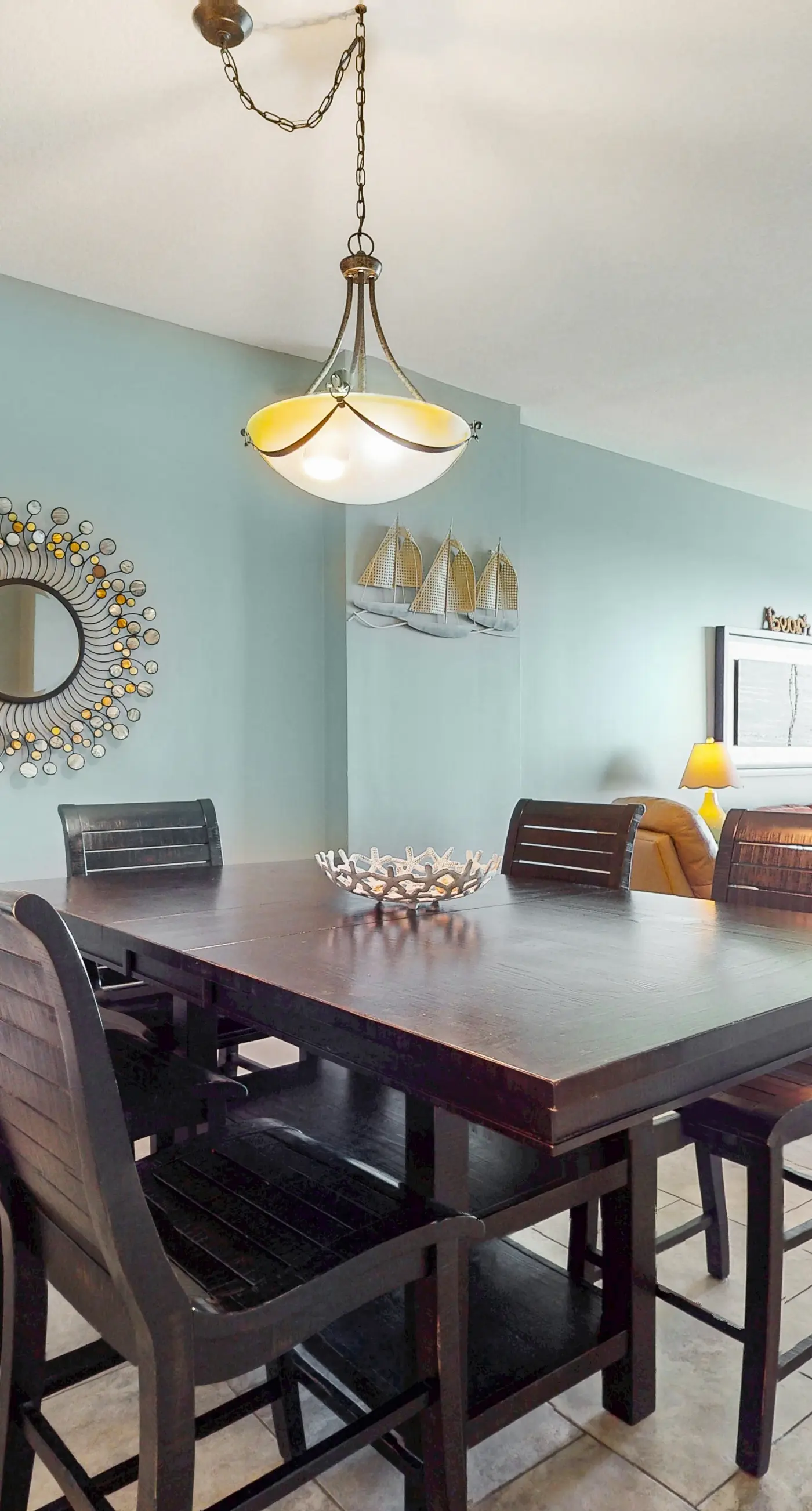 Gulf-view condo with beach service, pools, hot tubs & gym