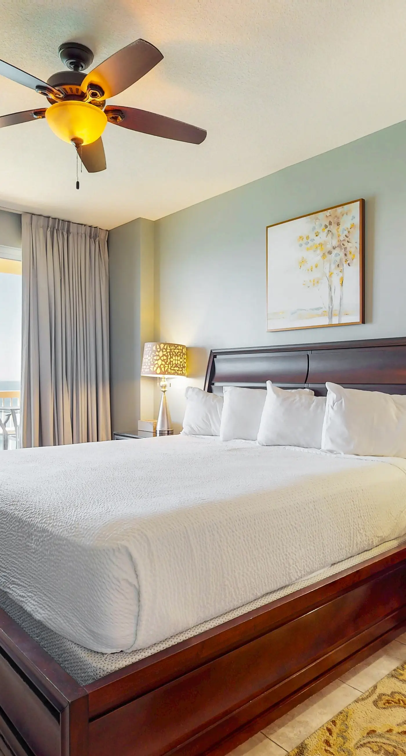 Gulf-view condo with beach service, pools, hot tubs & gym