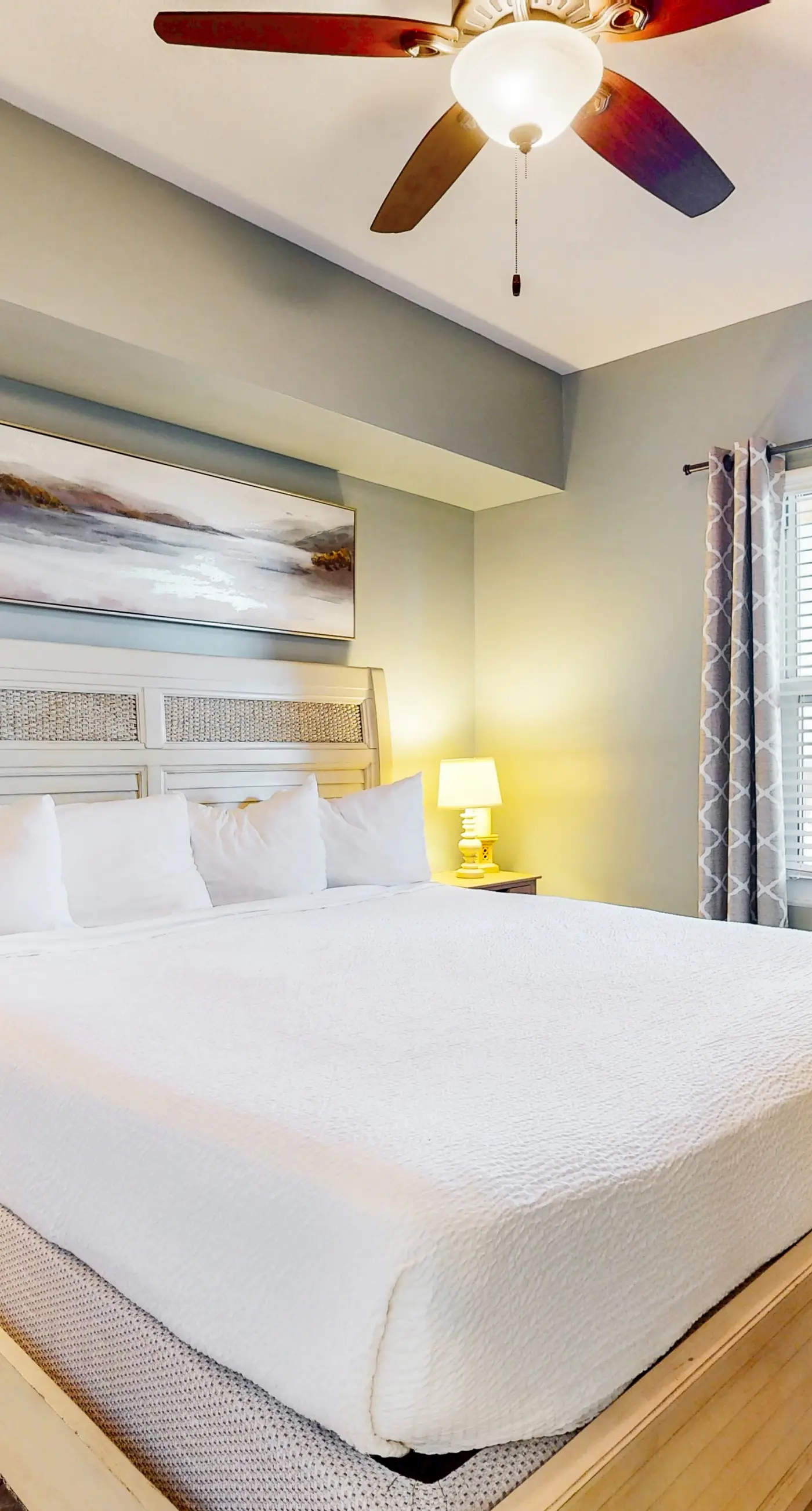 Gulf-view condo with beach service, pools, hot tubs & gym