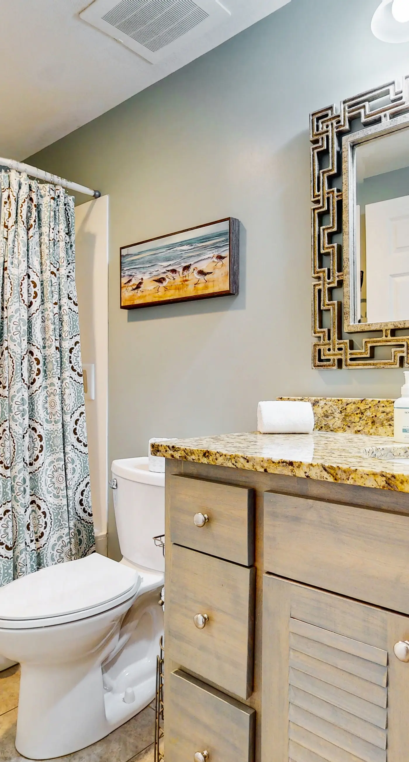 Gulf-view condo with beach service, pools, hot tubs & gym