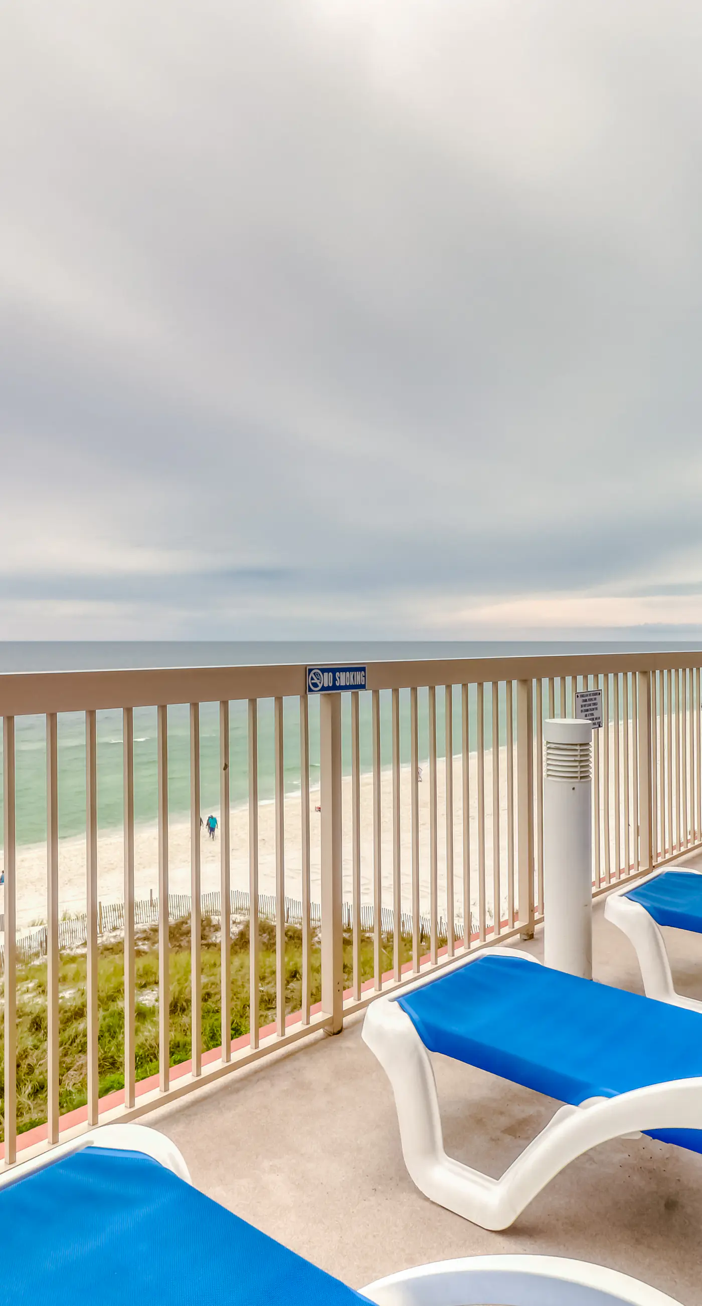 Gulf-view condo with beach service, pools, hot tubs & gym