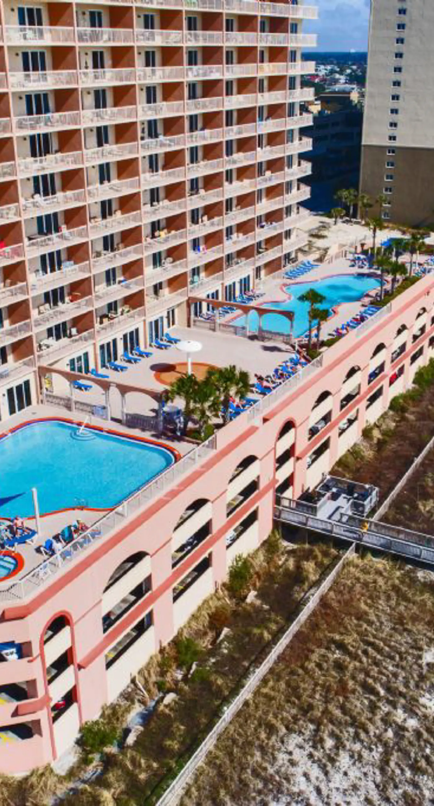 Gulf-view condo with beach service, pools, hot tubs & gym