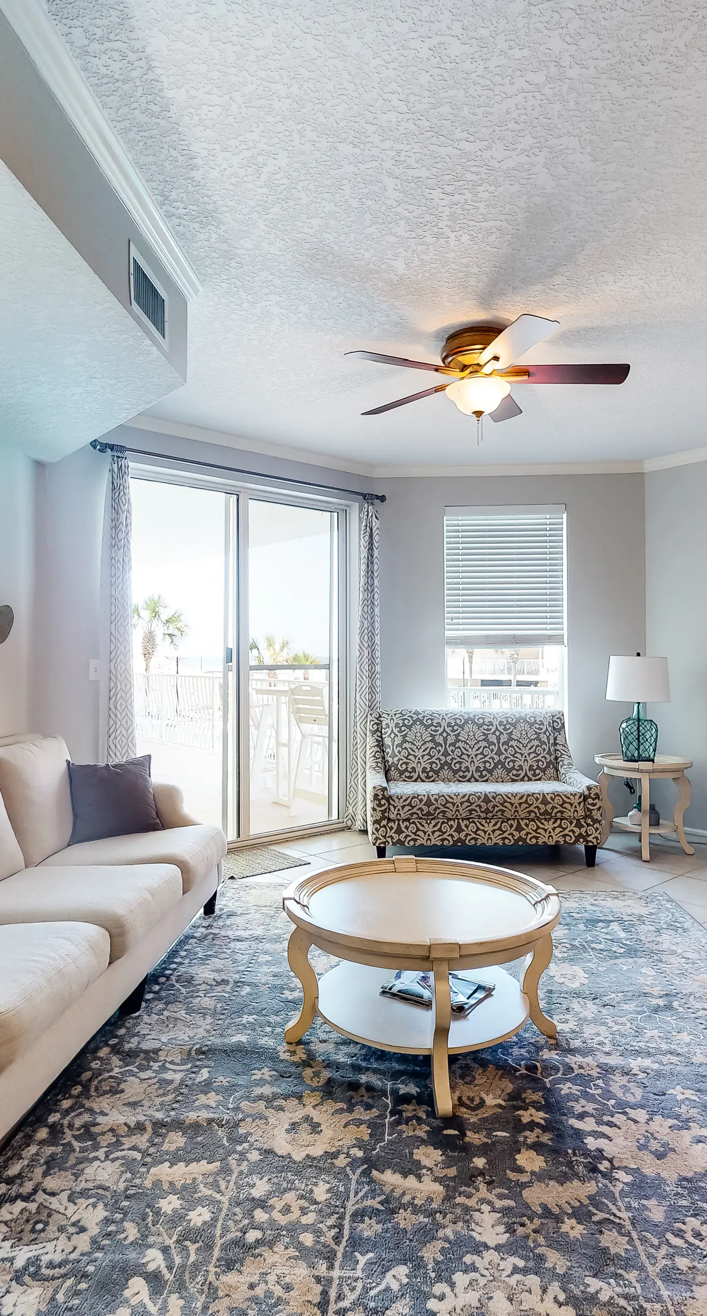 Lovely condo with pool, hot tub, ocean views & pickleball