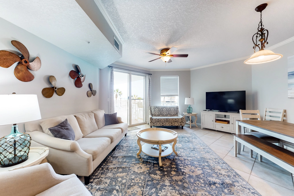 Lovely condo with pool, hot tub, ocean views & pickleball