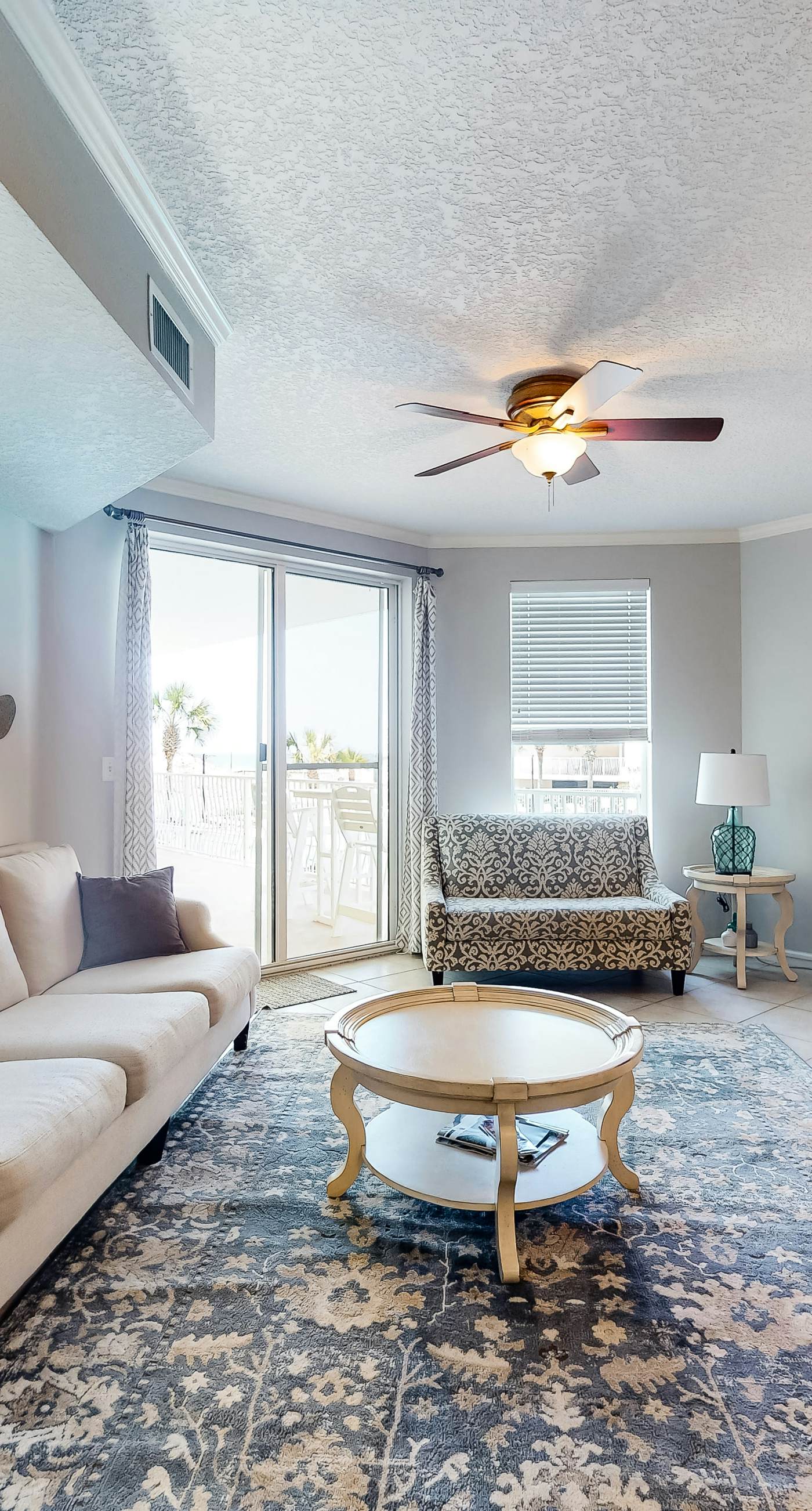 Lovely condo with pool, hot tub, ocean views & pickleball