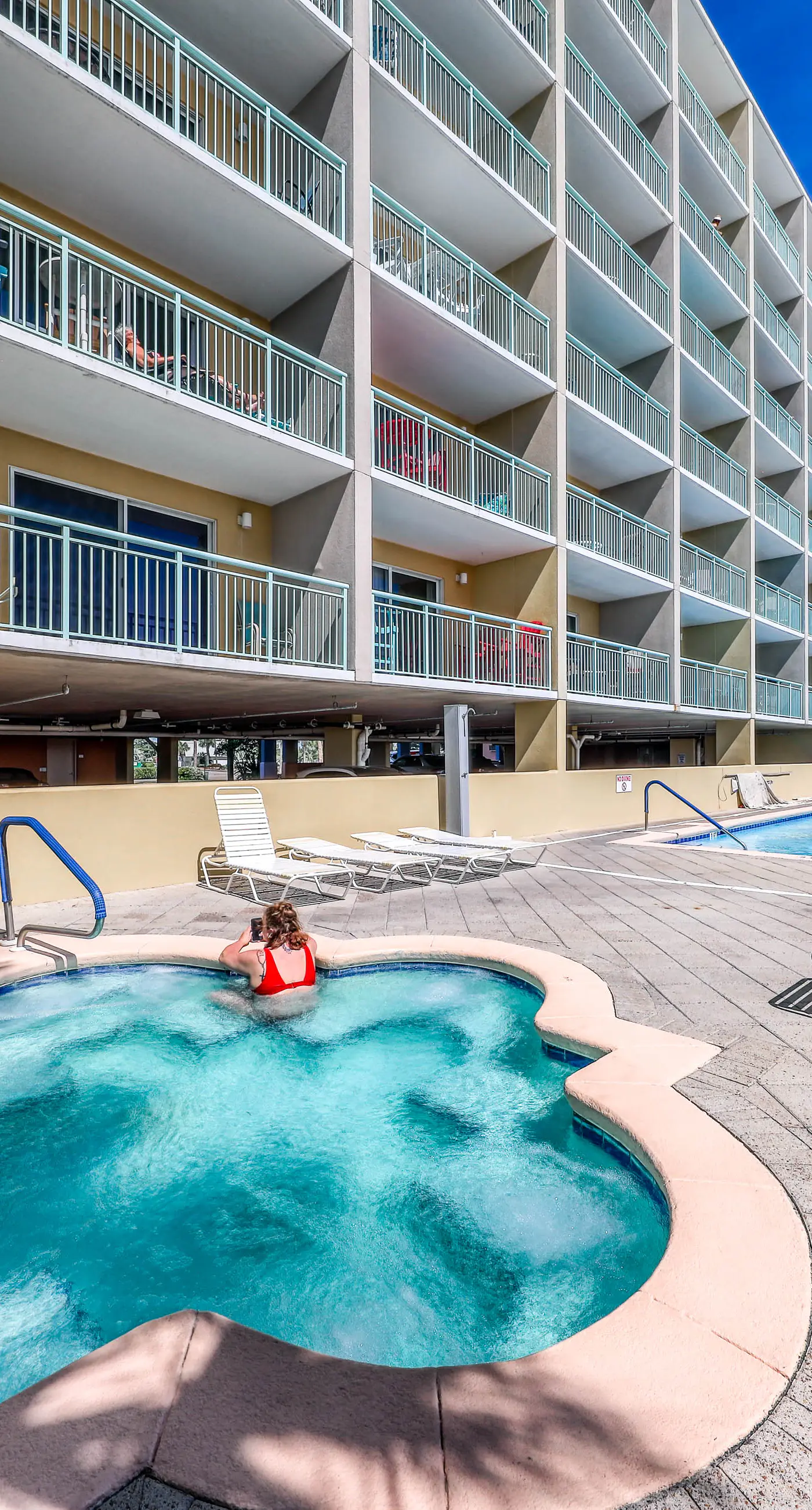 Waterfront Gem - Shared Pool, Beach Access, Free WiFi, Washer/Dryer & Central AC