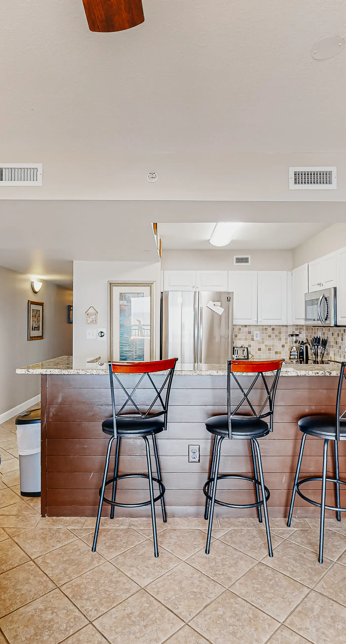 Waterfront Gem - Shared Pool, Beach Access, Free WiFi, Washer/Dryer & Central AC