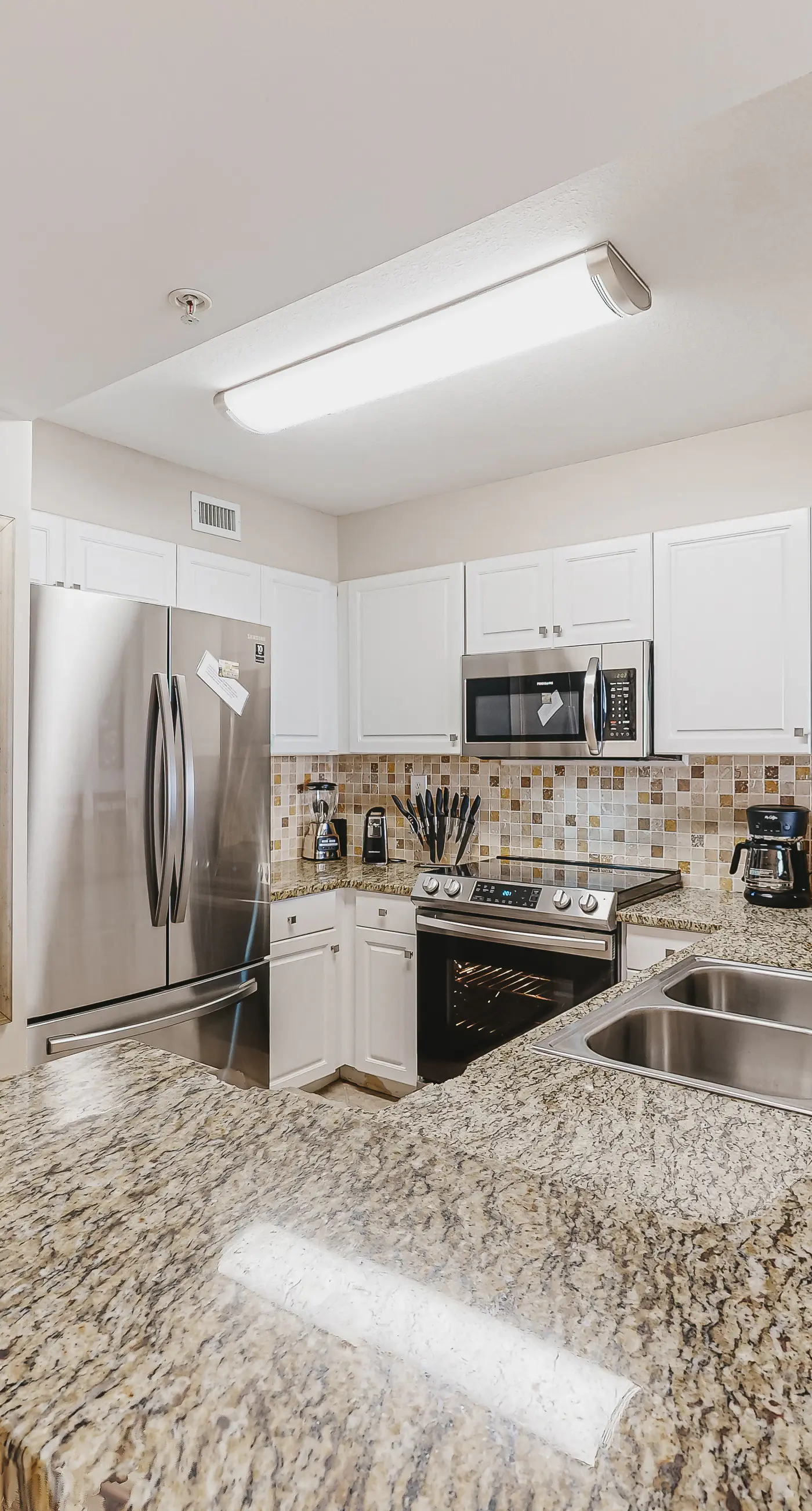 Waterfront Gem - Shared Pool, Beach Access, Free WiFi, Washer/Dryer & Central AC