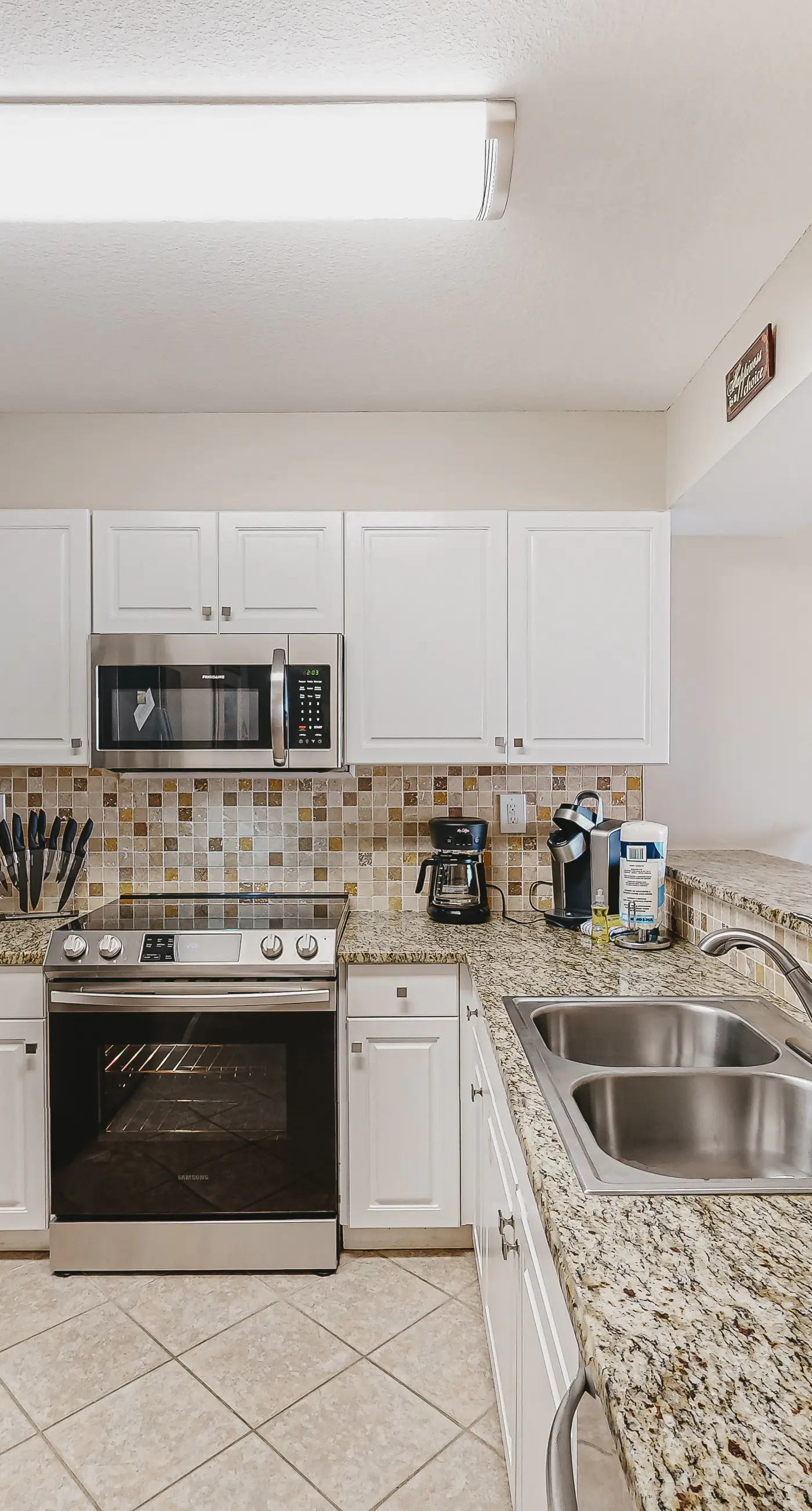 Waterfront Gem - Shared Pool, Beach Access, Free WiFi, Washer/Dryer & Central AC