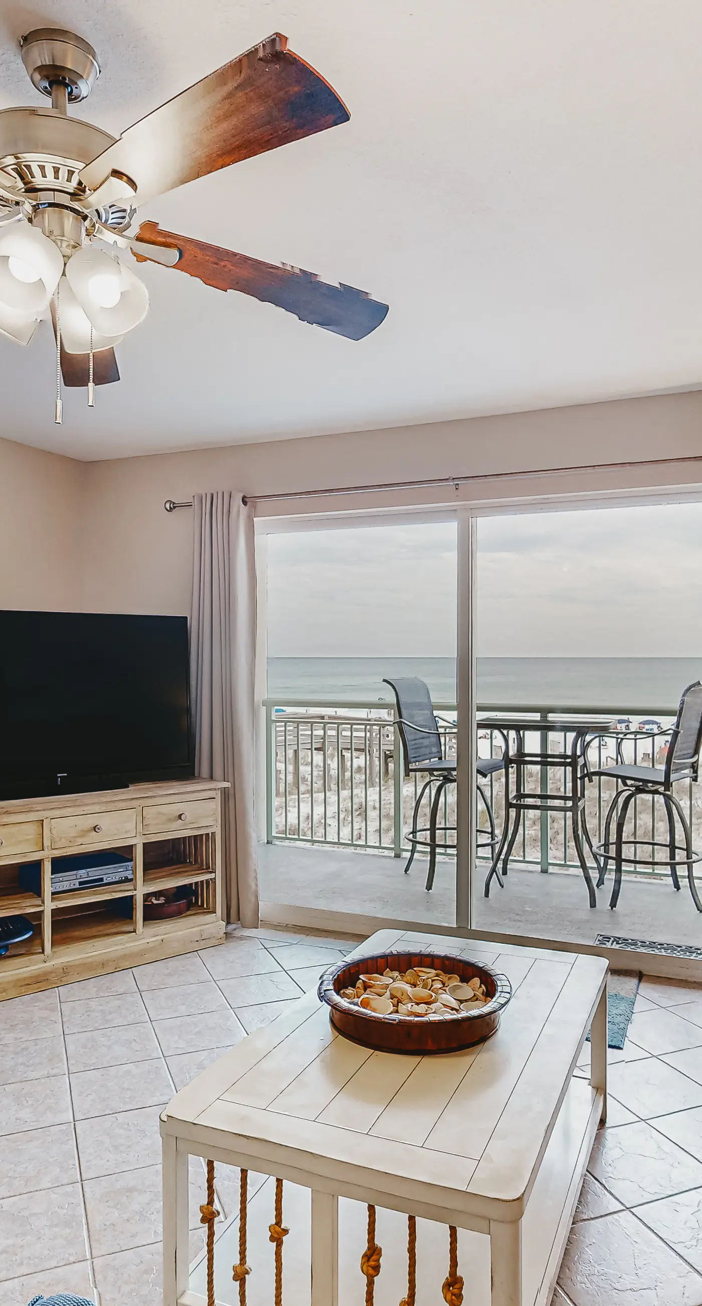 Waterfront Gem - Shared Pool, Beach Access, Free WiFi, Washer/Dryer & Central AC