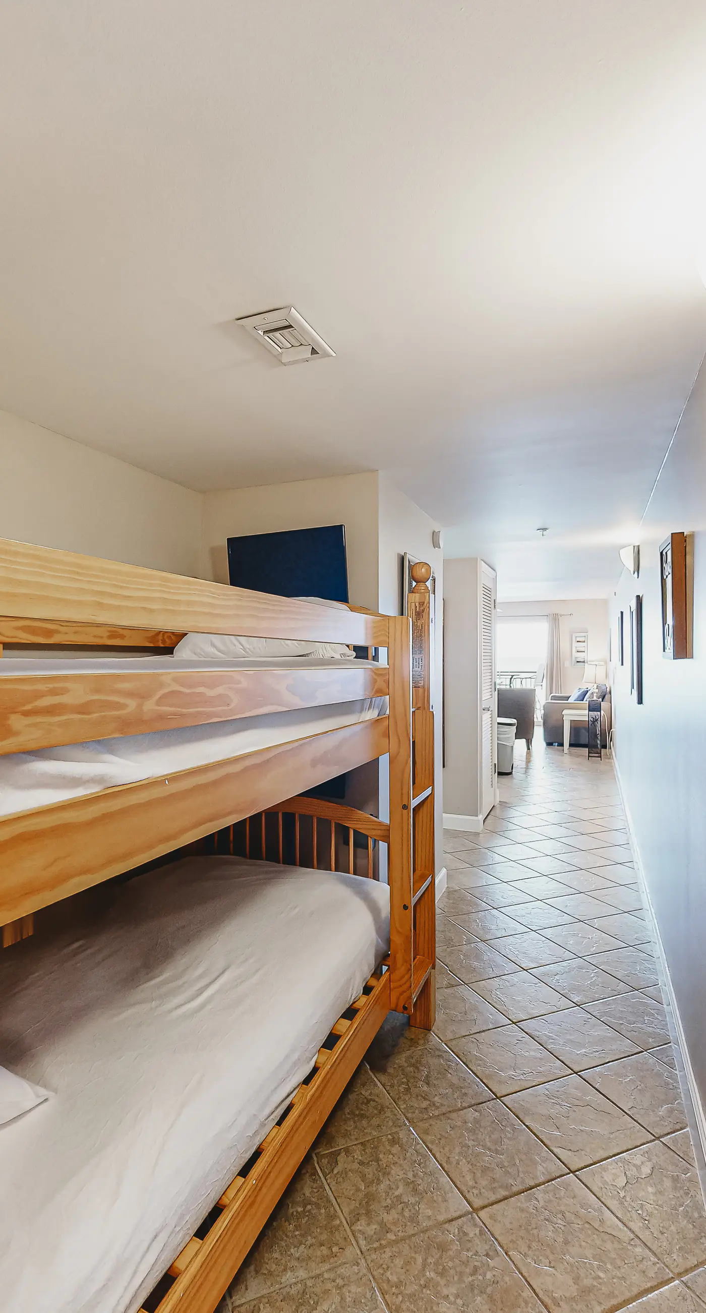Waterfront Gem - Shared Pool, Beach Access, Free WiFi, Washer/Dryer & Central AC
