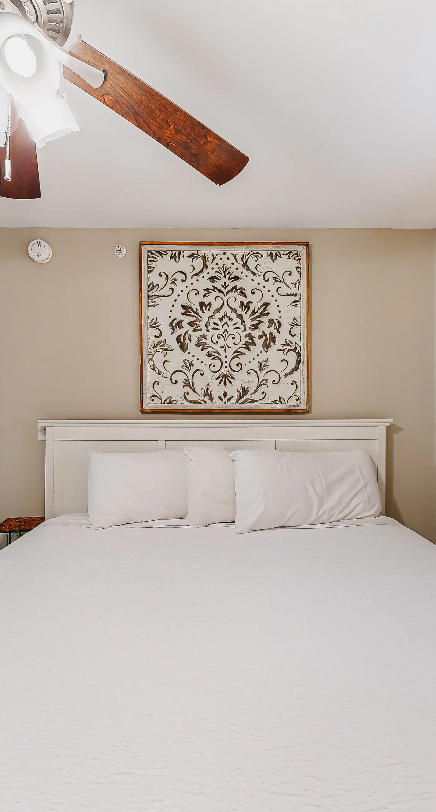 Waterfront Gem - Shared Pool, Beach Access, Free WiFi, Washer/Dryer & Central AC