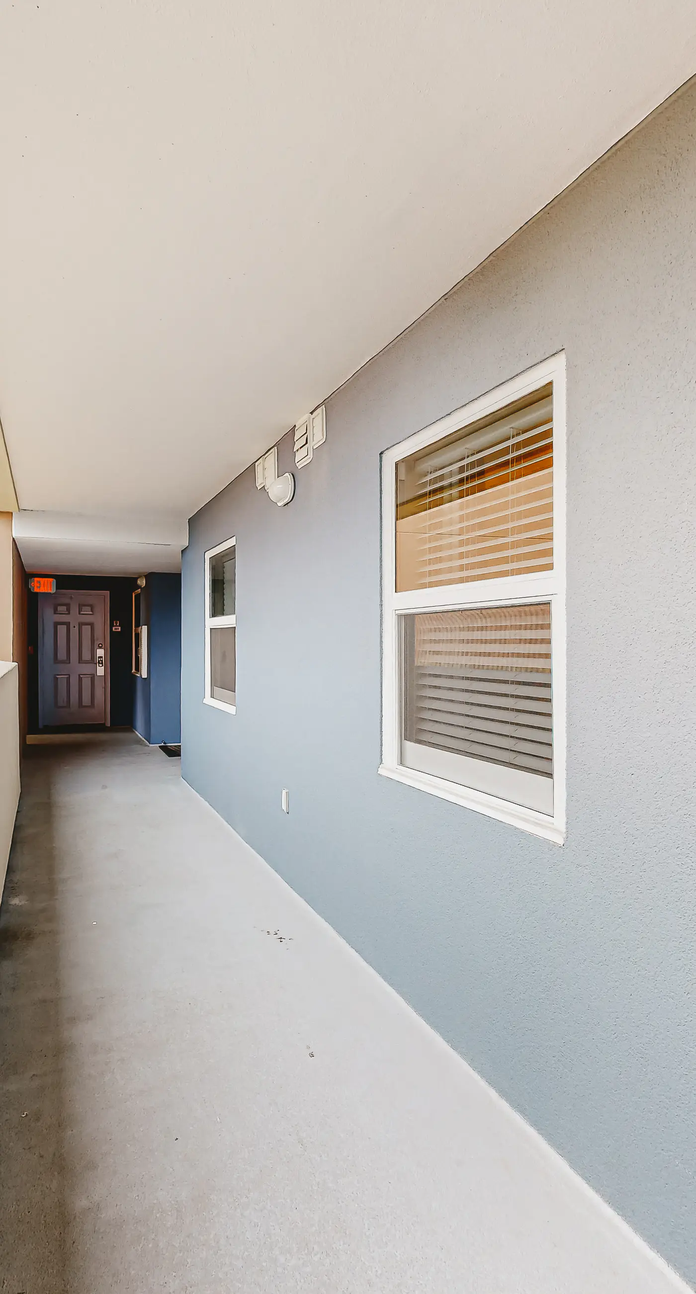 Waterfront Gem - Shared Pool, Beach Access, Free WiFi, Washer/Dryer & Central AC