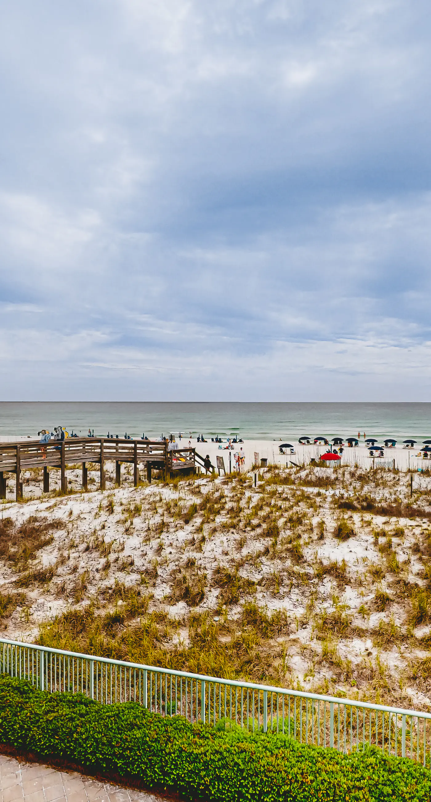Waterfront Gem - Shared Pool, Beach Access, Free WiFi, Washer/Dryer & Central AC