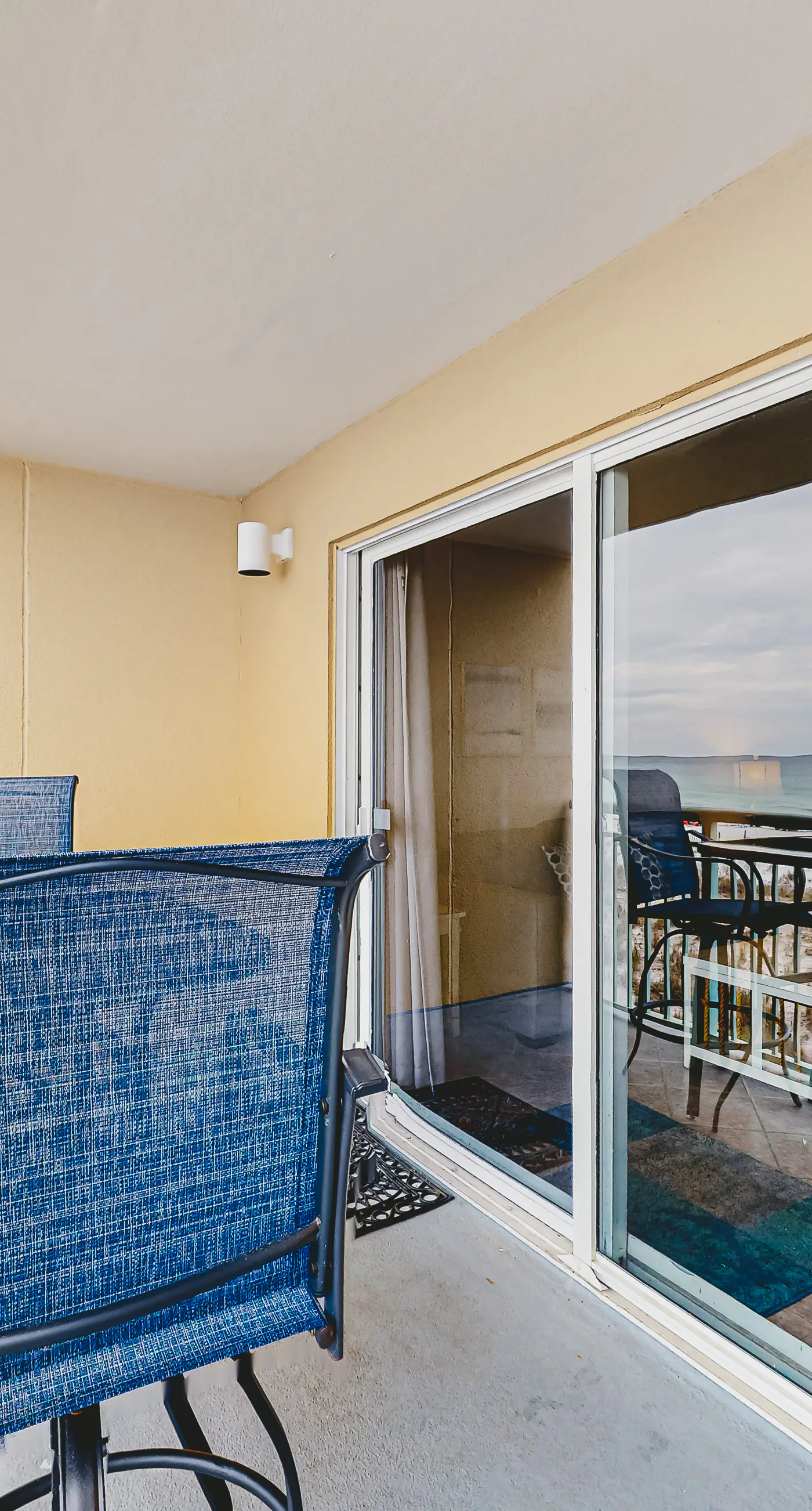 Waterfront Gem - Shared Pool, Beach Access, Free WiFi, Washer/Dryer & Central AC