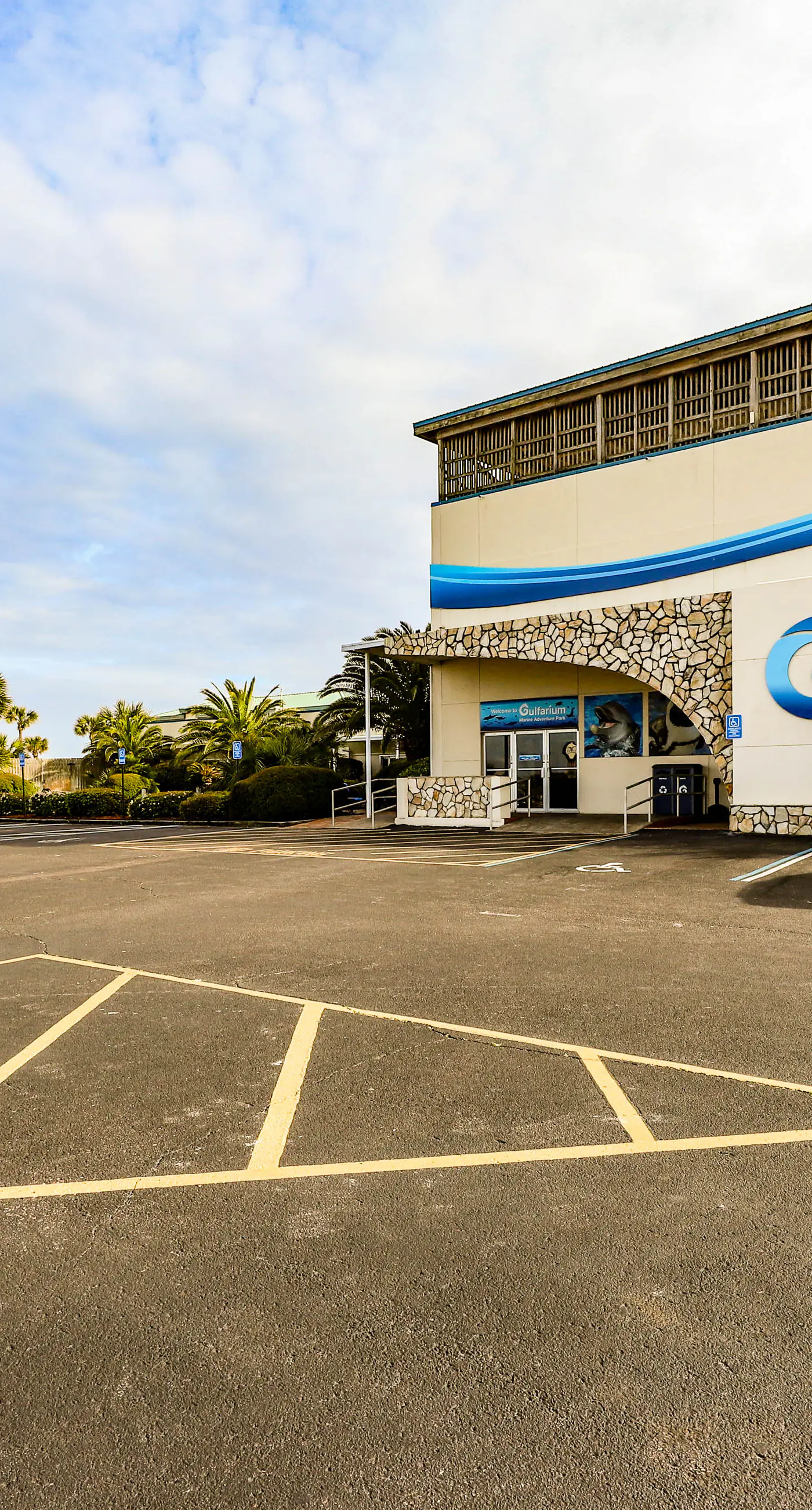 Waterfront Gem - Shared Pool, Beach Access, Free WiFi, Washer/Dryer & Central AC