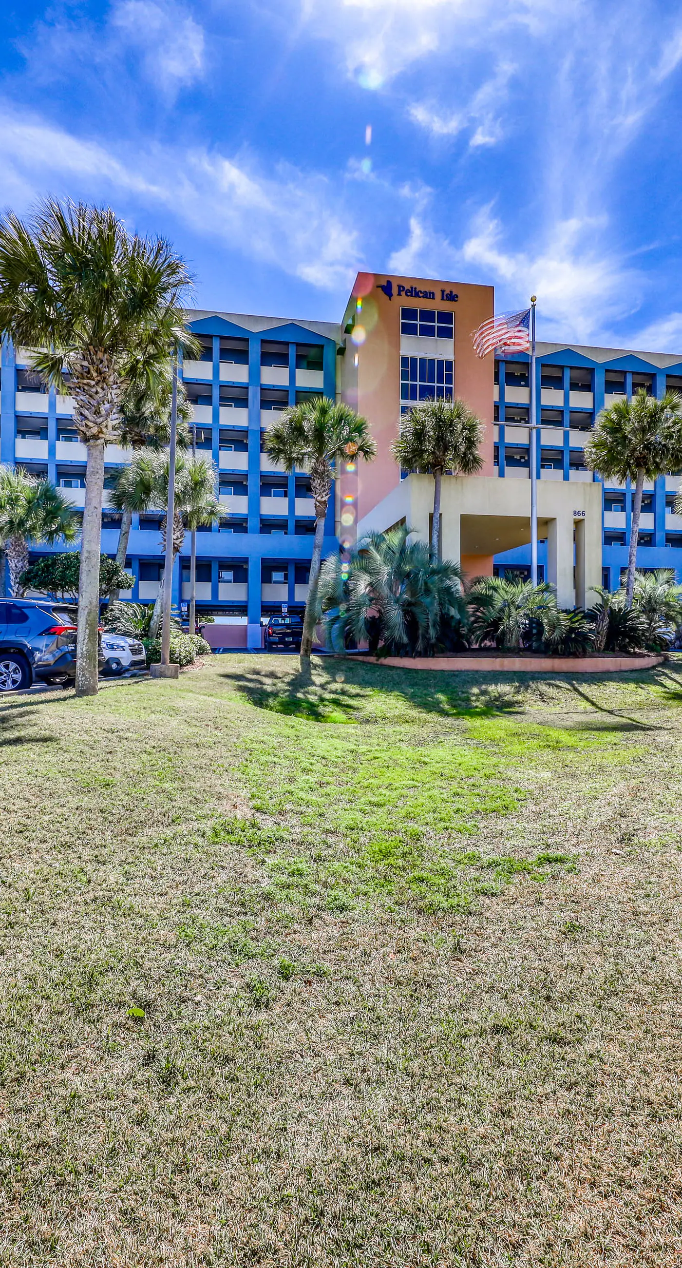 Waterfront Gem - Shared Pool, Beach Access, Free WiFi, Washer/Dryer & Central AC