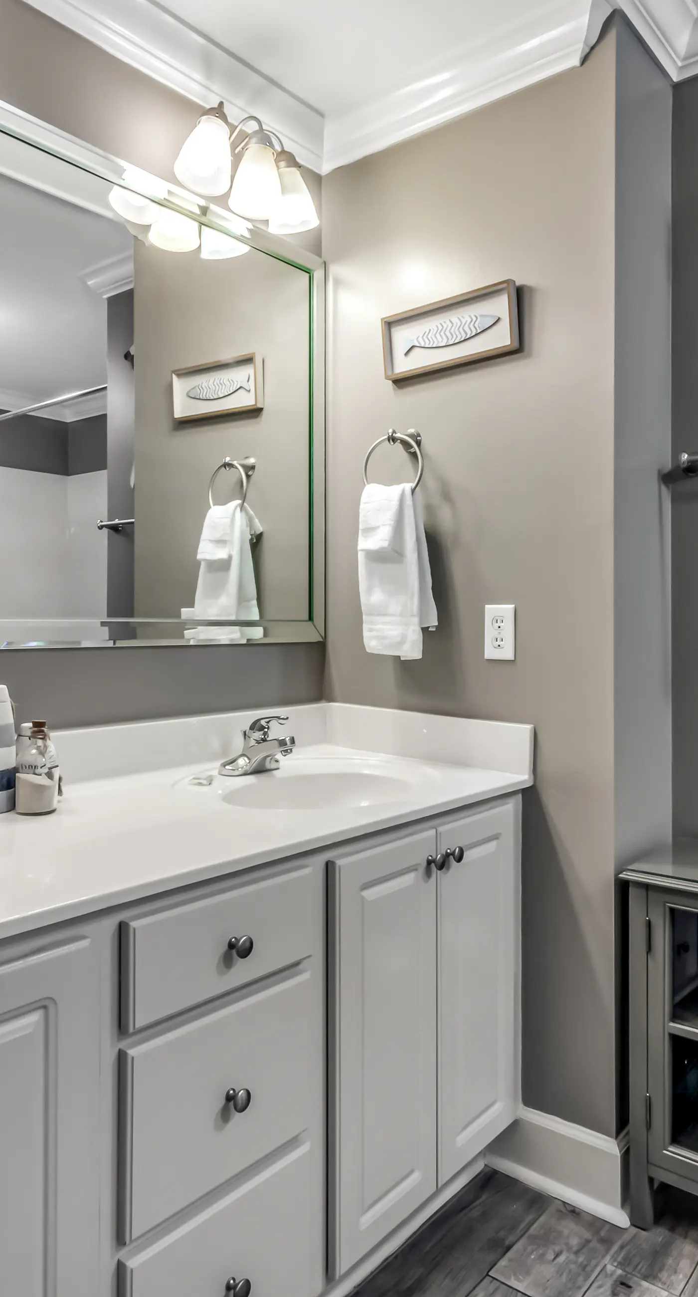 Stunning Gulf-front condo with balcony, pool, hot tub, gym & beach views