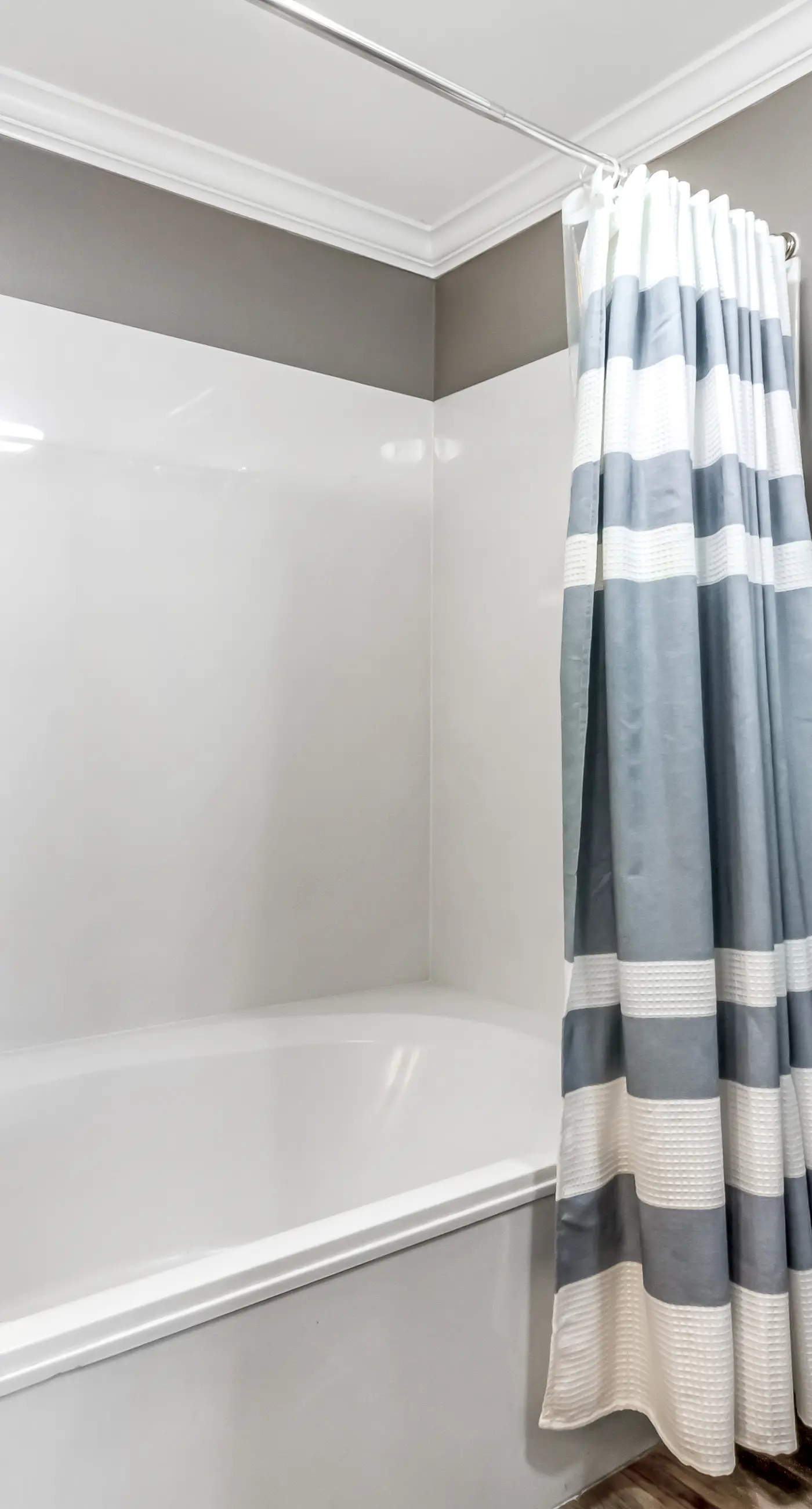 Stunning Gulf-front condo with balcony, pool, hot tub, gym & beach views