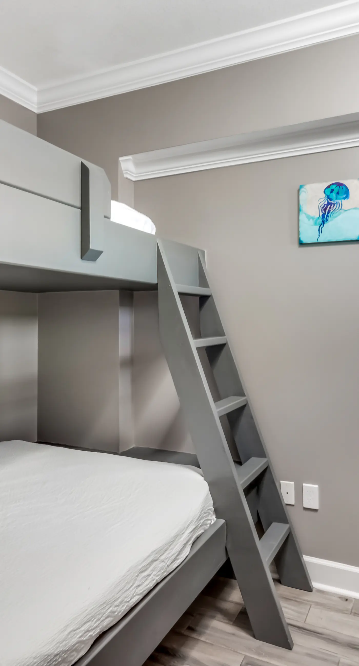 Stunning Gulf-front condo with balcony, pool, hot tub, gym & beach views