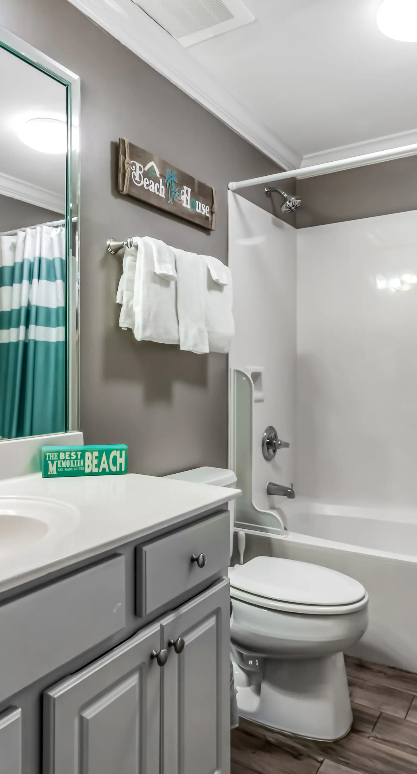 Stunning Gulf-front condo with balcony, pool, hot tub, gym & beach views