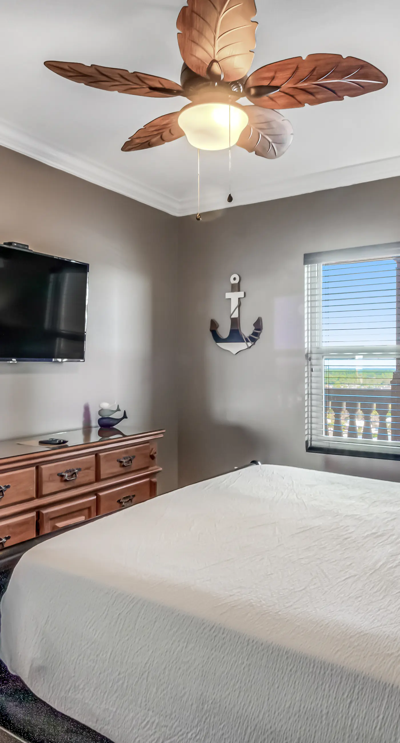 Stunning Gulf-front condo with balcony, pool, hot tub, gym & beach views